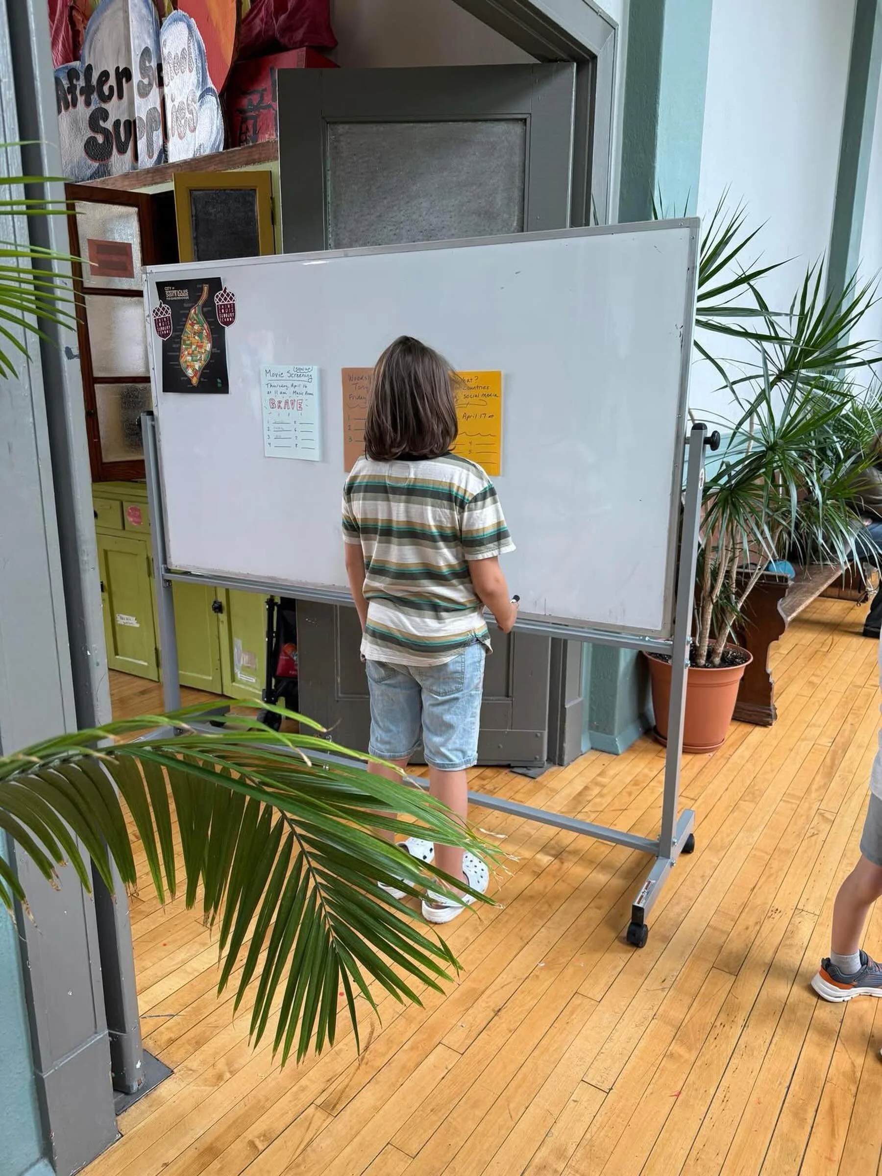 Sudbury students, staff, and volunteers are free to organize classes, workshops, activities, group lunches, discussions, movie screenings, and more! 🍿 Sign-up sheets are posted in advance (usually 😊) and students are welcome to attend part of an ev