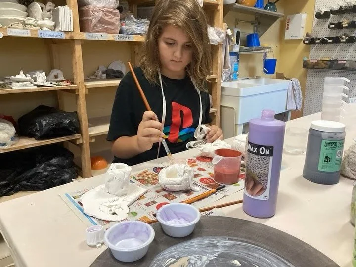 At Saint Louis Sudbury School, life is learning and learning is life. 🌎 We see and experience learning everywhere, all the time! Through self-chosen activities, active participation in our democratically run school, relationship building, responsibi