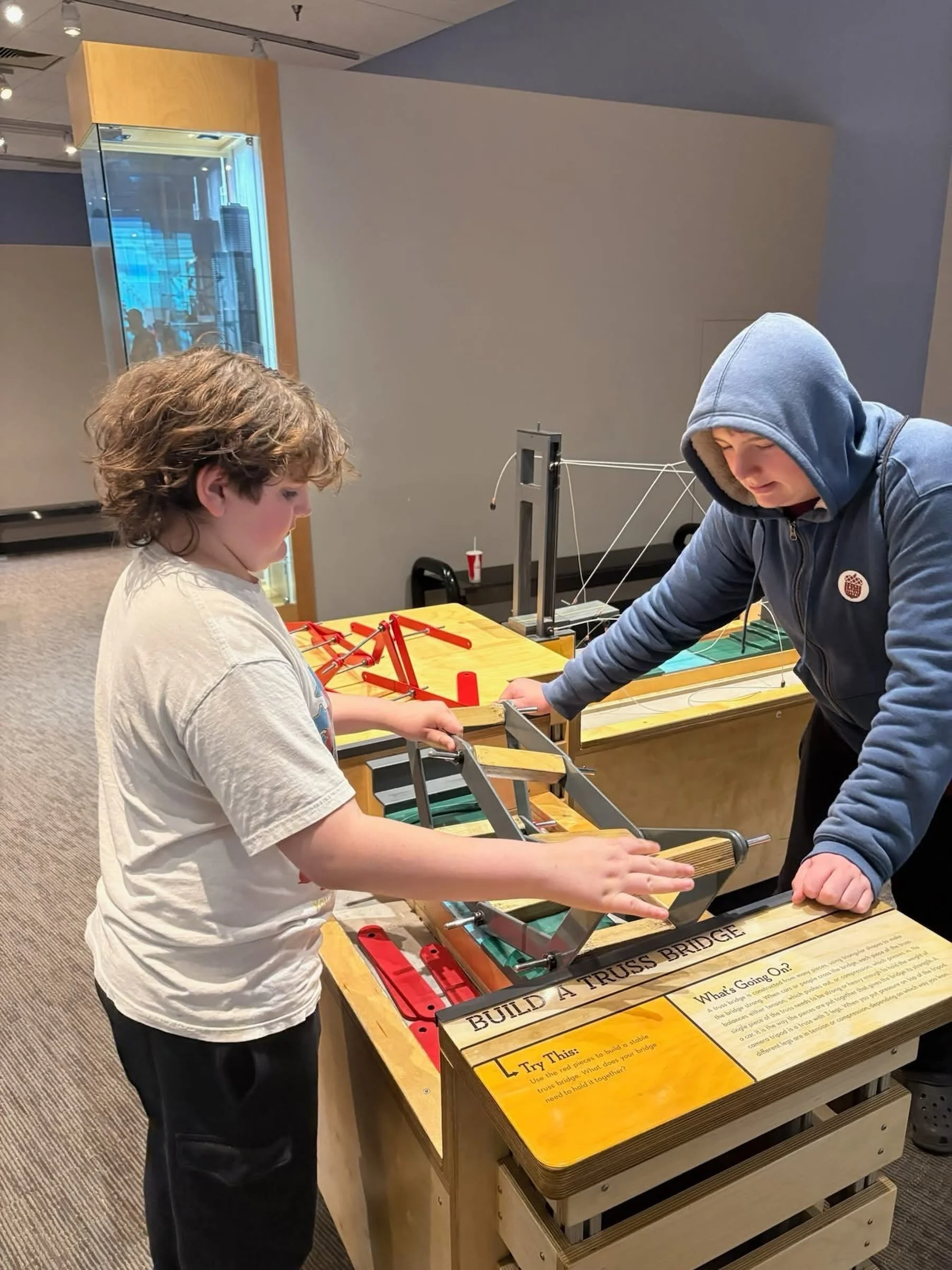 All students at Saint Louis Sudbury School have the time and space to pursue their interests, participate in the governance of the school, practice real-world responsibility and life skills, add value to those around them, navigate communication and 