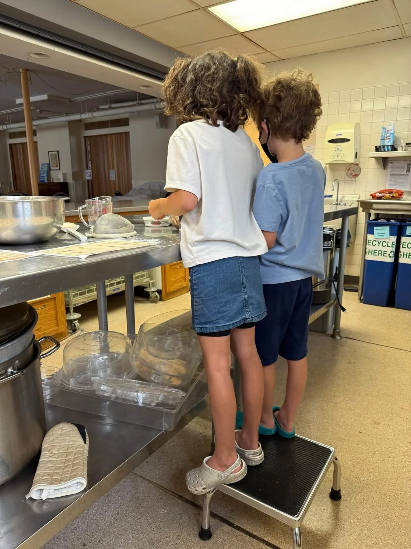 ☀️ Sudbury students ages 6 to 17 have been enjoying a busy first month of school in our new space in the Central West End neighborhood of St. Louis. Here are some student highlights from our very full days!

&mdash; Helping each other propose and mai