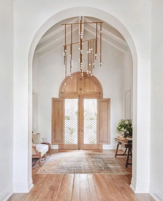 This space is giving me all the feels right now! Beautiful as always @amberinteriors!