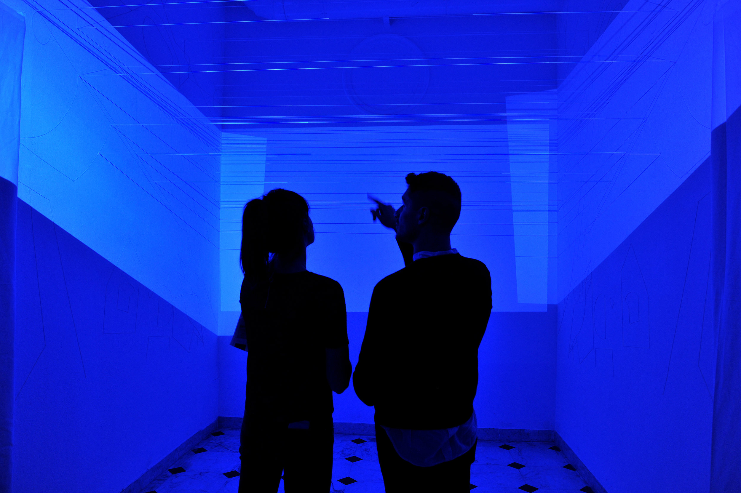 A Cielo Aperto #3 (2015-2016), site specific 3 channels installation with plastic strings on walls, variable dimensions