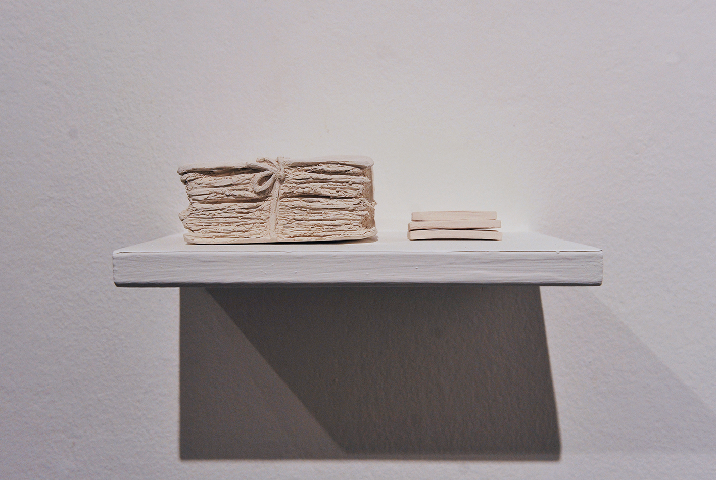 Faldone, 2016, porcelain, cm 4,5x5,5x2,5 and Scale , 2016, porcelain, 1,5x5x1,5