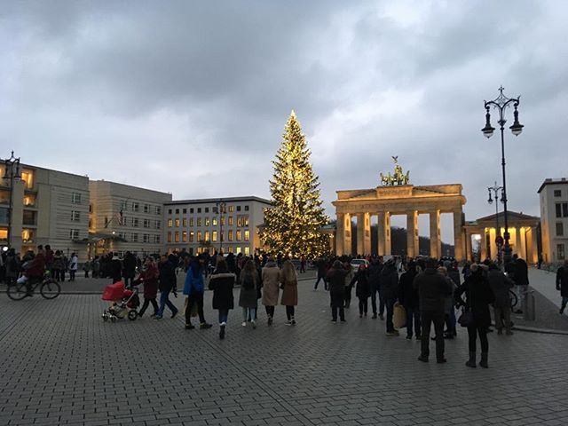 A light dusting of snow at sunset added just the right atmosphere for exploring Berlin&rsquo;s Christmas market scene (and new addiction to currywurst) #germany #winter #jetset