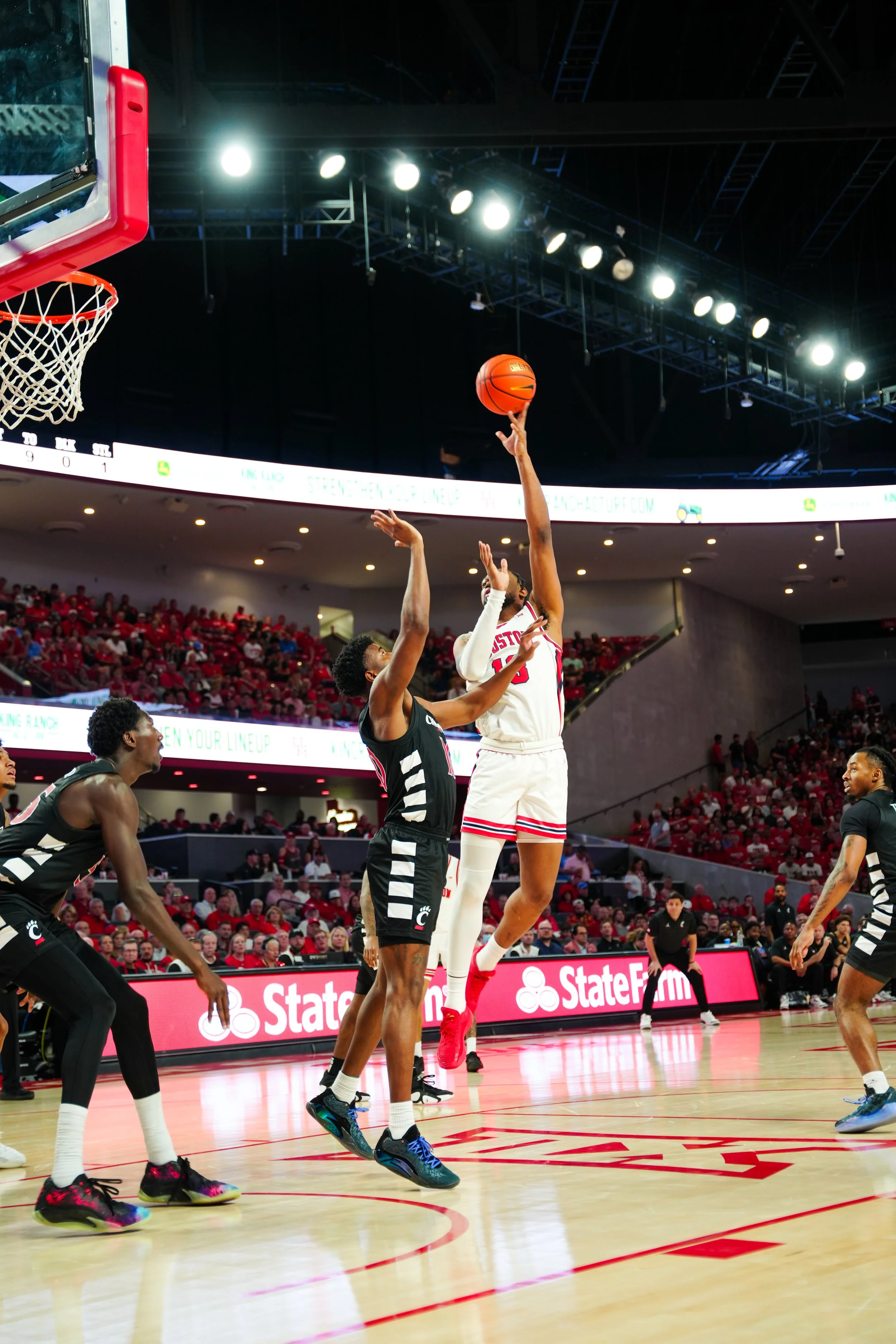 UH vs Cinncy-03407.jpg