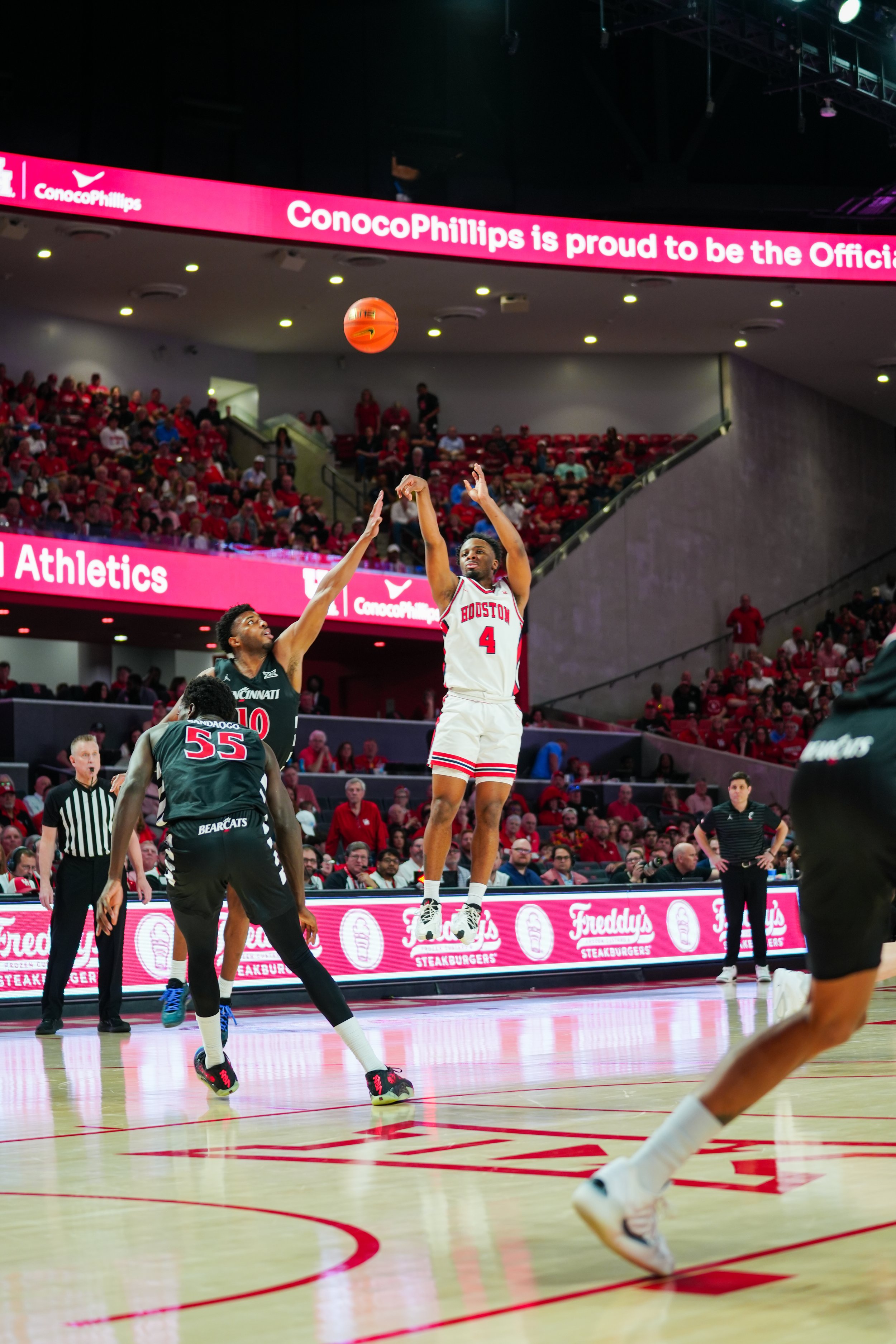 UH vs Cinncy-03485.jpg