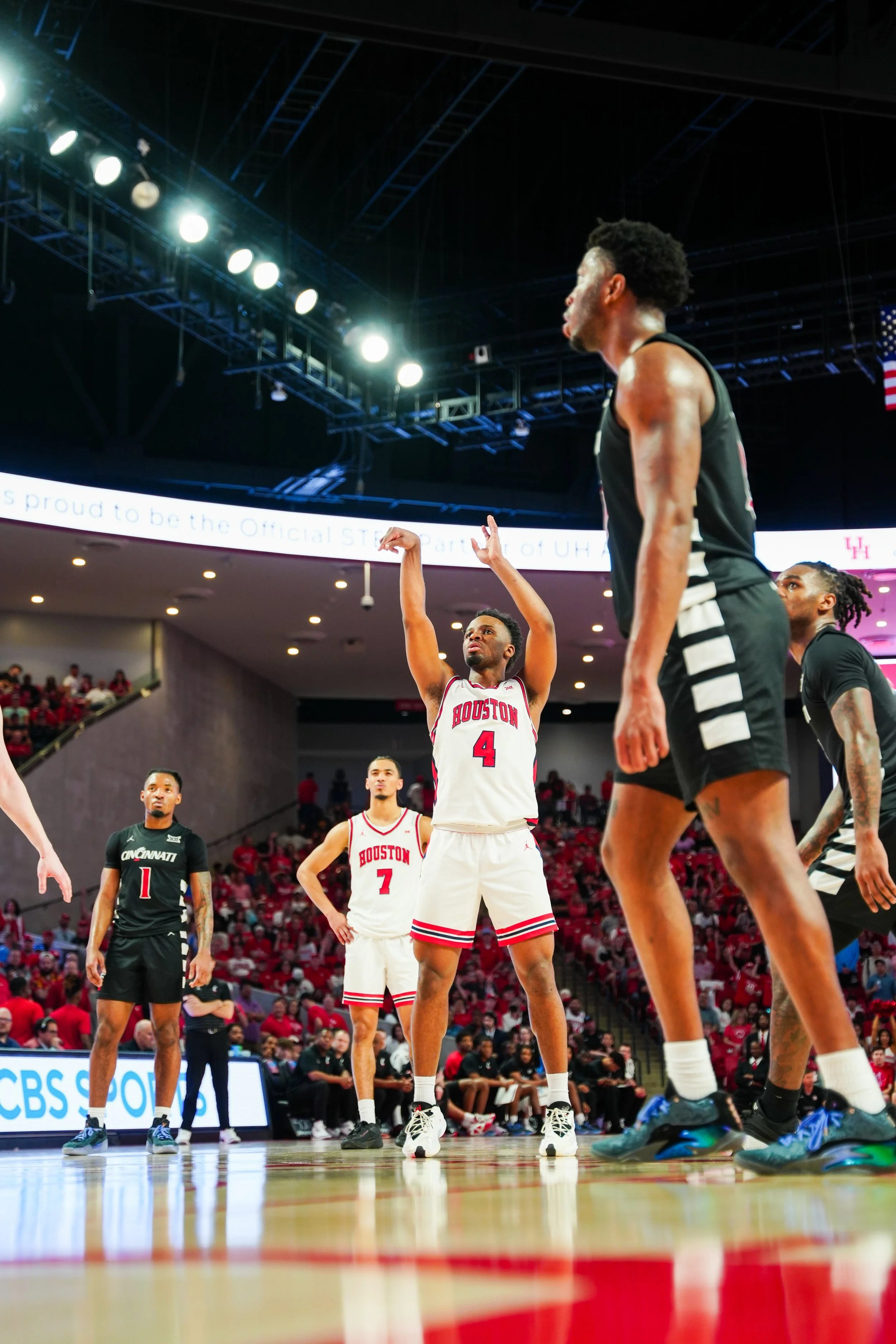 UH vs Cinncy-03786.jpg