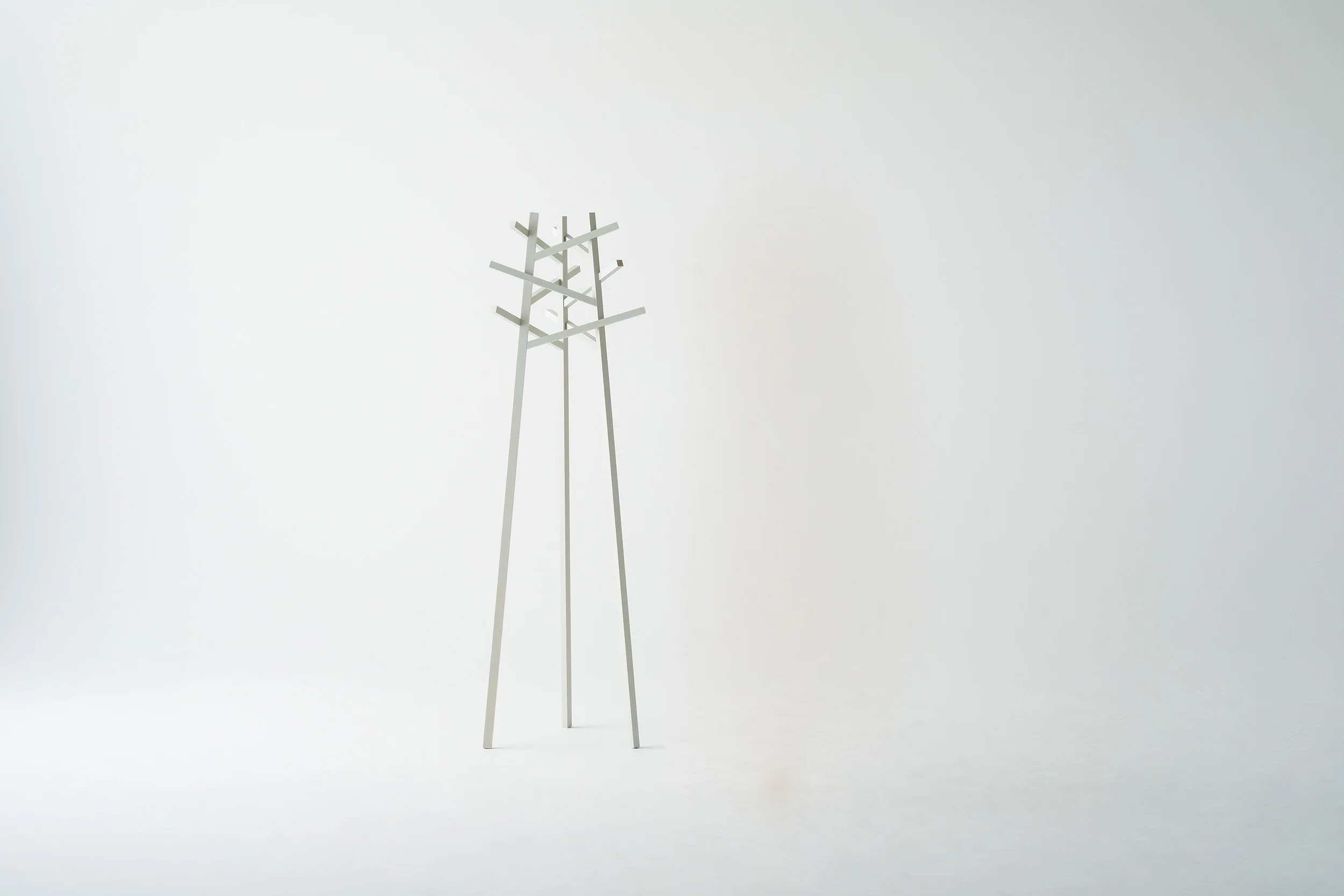 Nadia_coat_stand_02-1.jpg