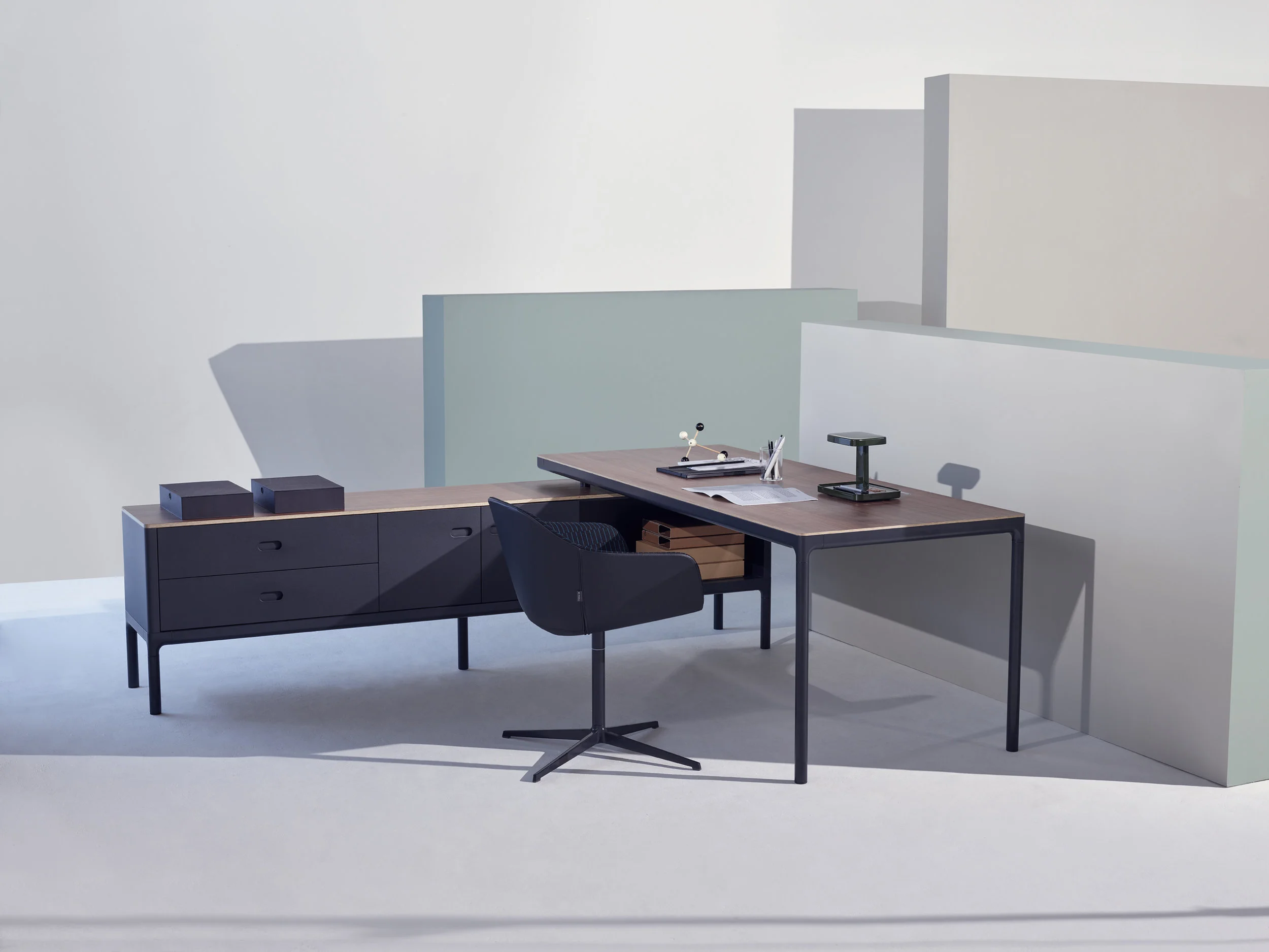 Edge Spine By Pearson Lloyd (4).jpg