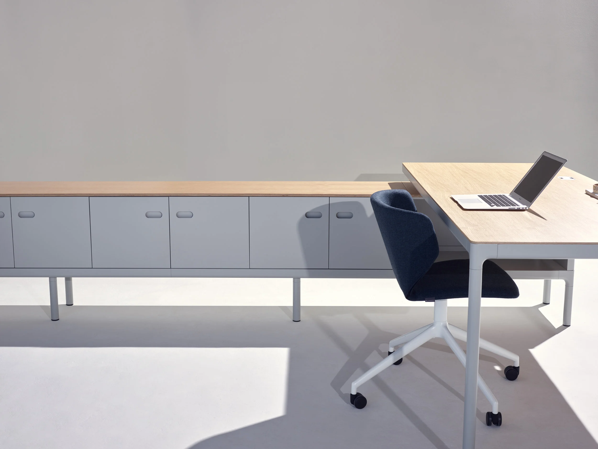 Edge Spine by Pearson Lloyd (6).jpg