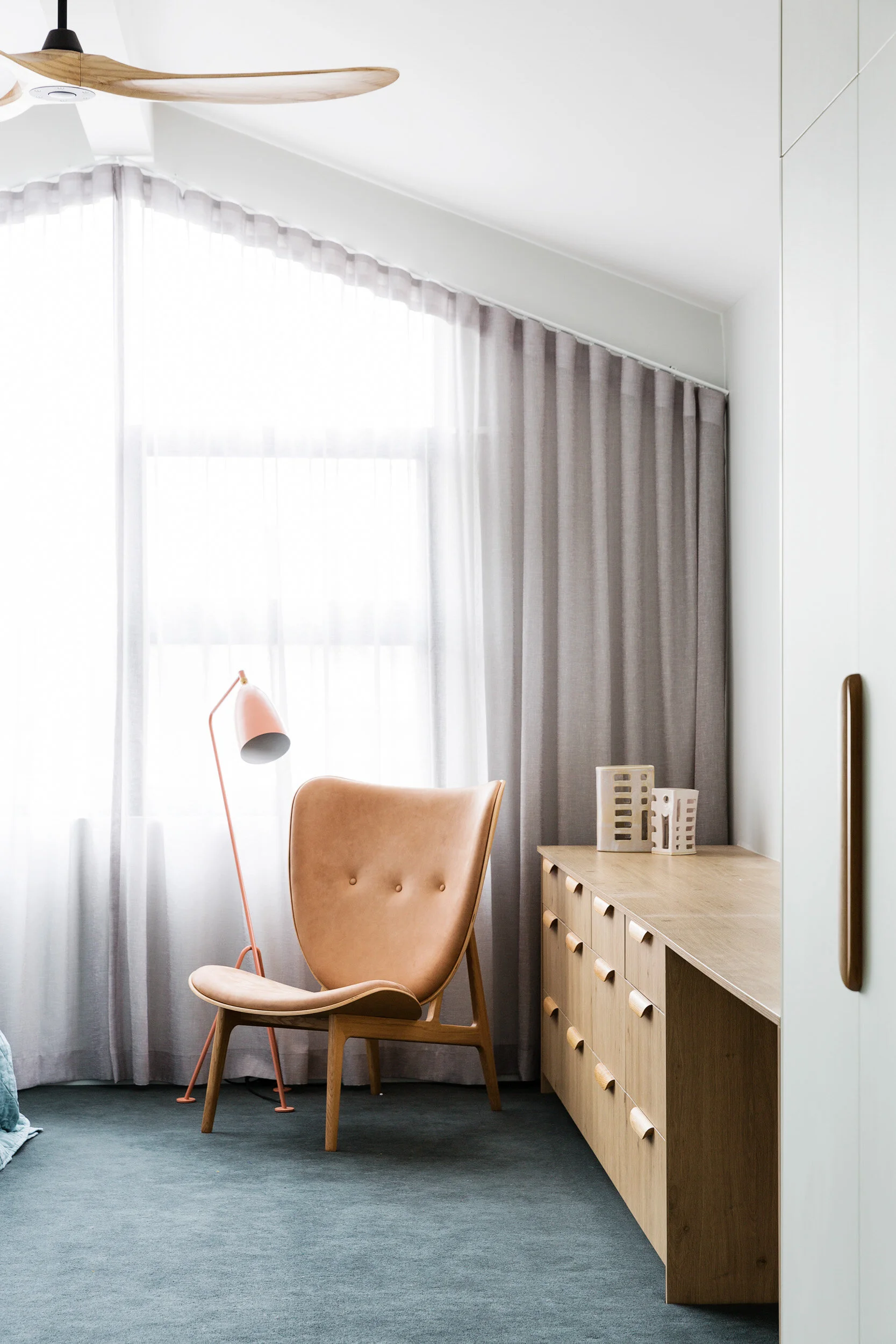 NORR11 Elephant chair in Natural oak &amp; Vintage Cognac leather