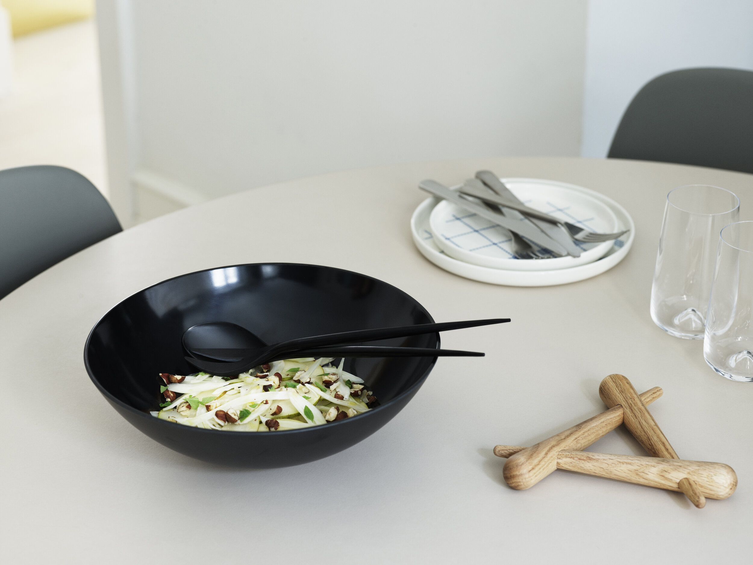3510_Normann_Copenhagen_Krenit_Saladbowl_Saladset_Black_Timber_01.jpg