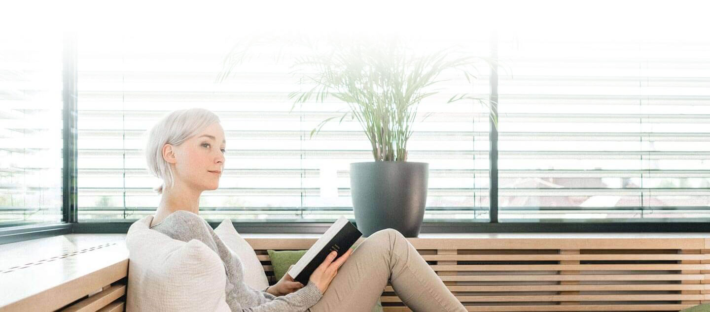 FS_woman-book-shading-lounge-radiant.jpg