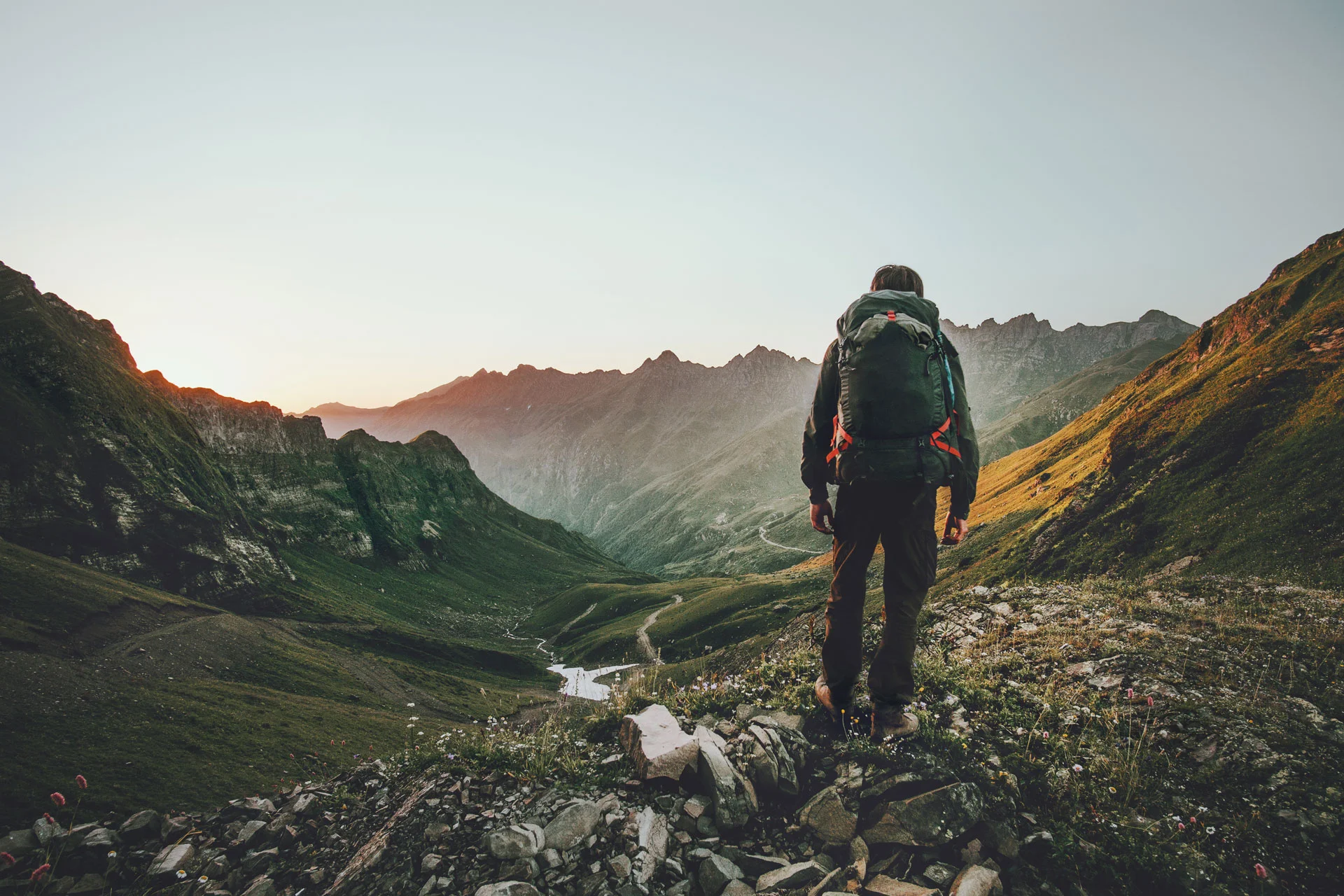 hiker-1920.jpg