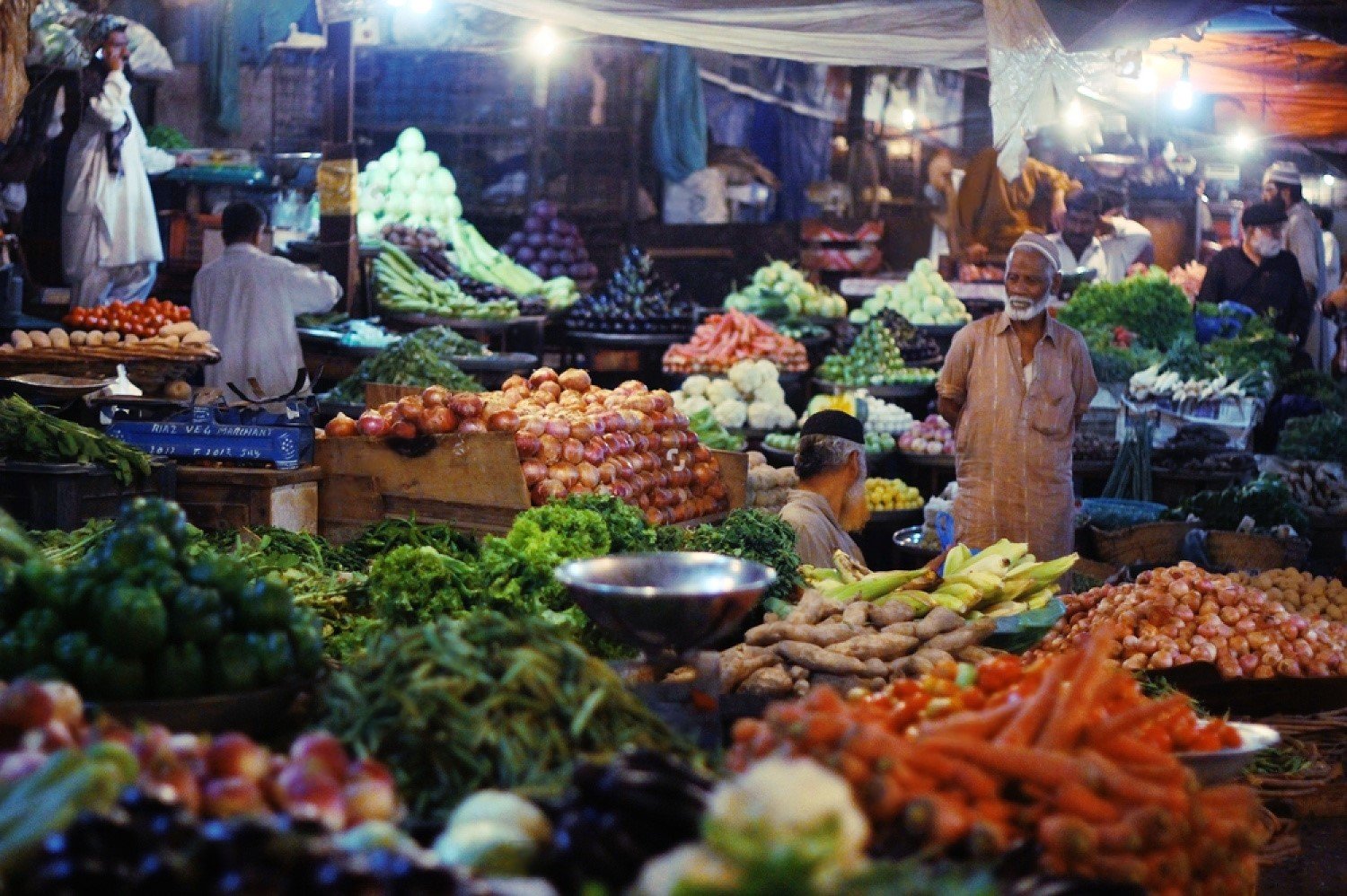 stock-photo-vegetable-market-at-night-in-saddar-bazaar-karachi-pakistan-630786530-transformed (1).jpeg