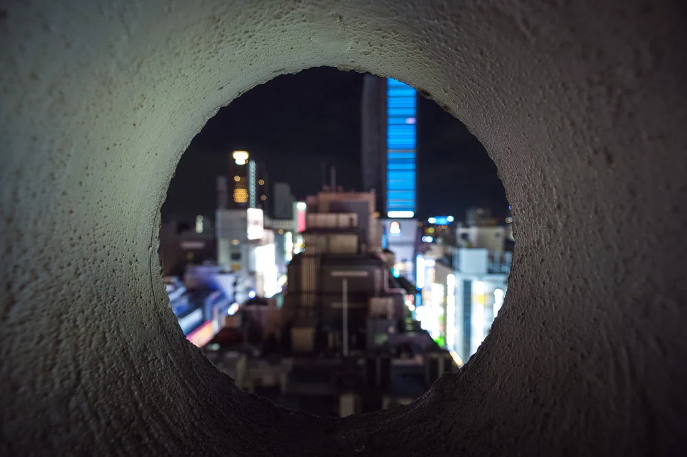 Breaking the rules — focus on the foreground for effect