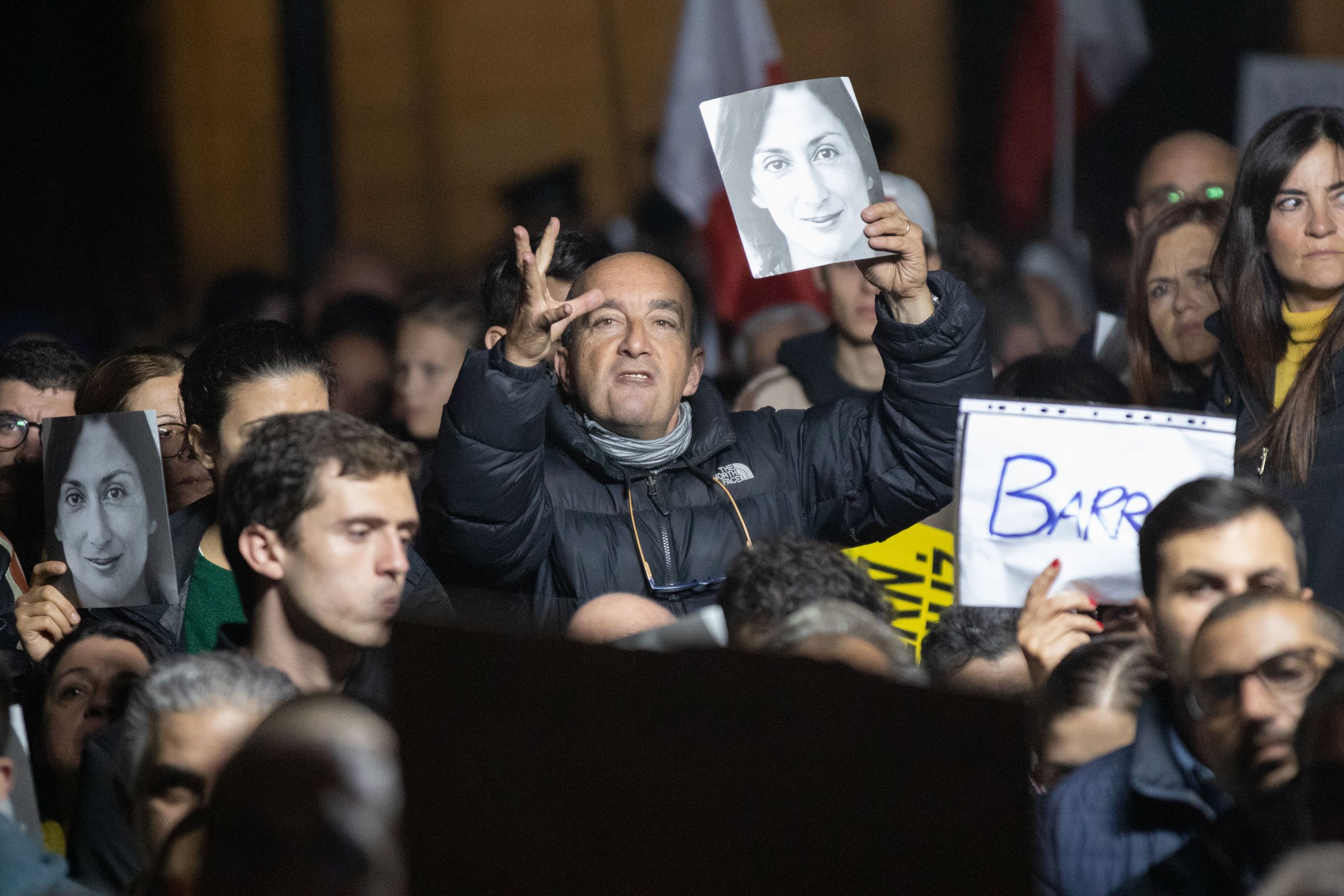 31 - 29 Nov 19 - Protestors Gather in Front of Castille the Prime Minister's Officer.jpg