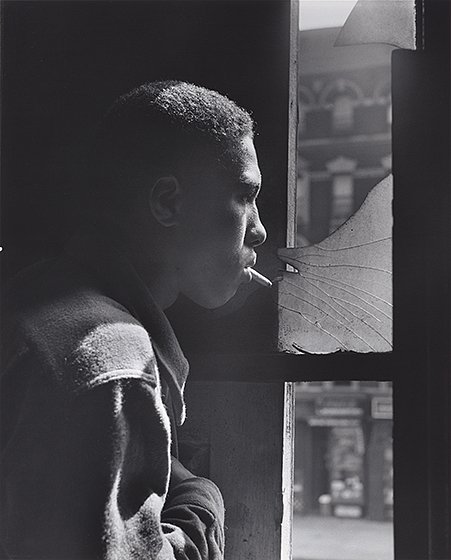 Gordon Parks, Trapped in abandoned building by a rival gang on street, Red Jackson ponders his next move, 1948, 