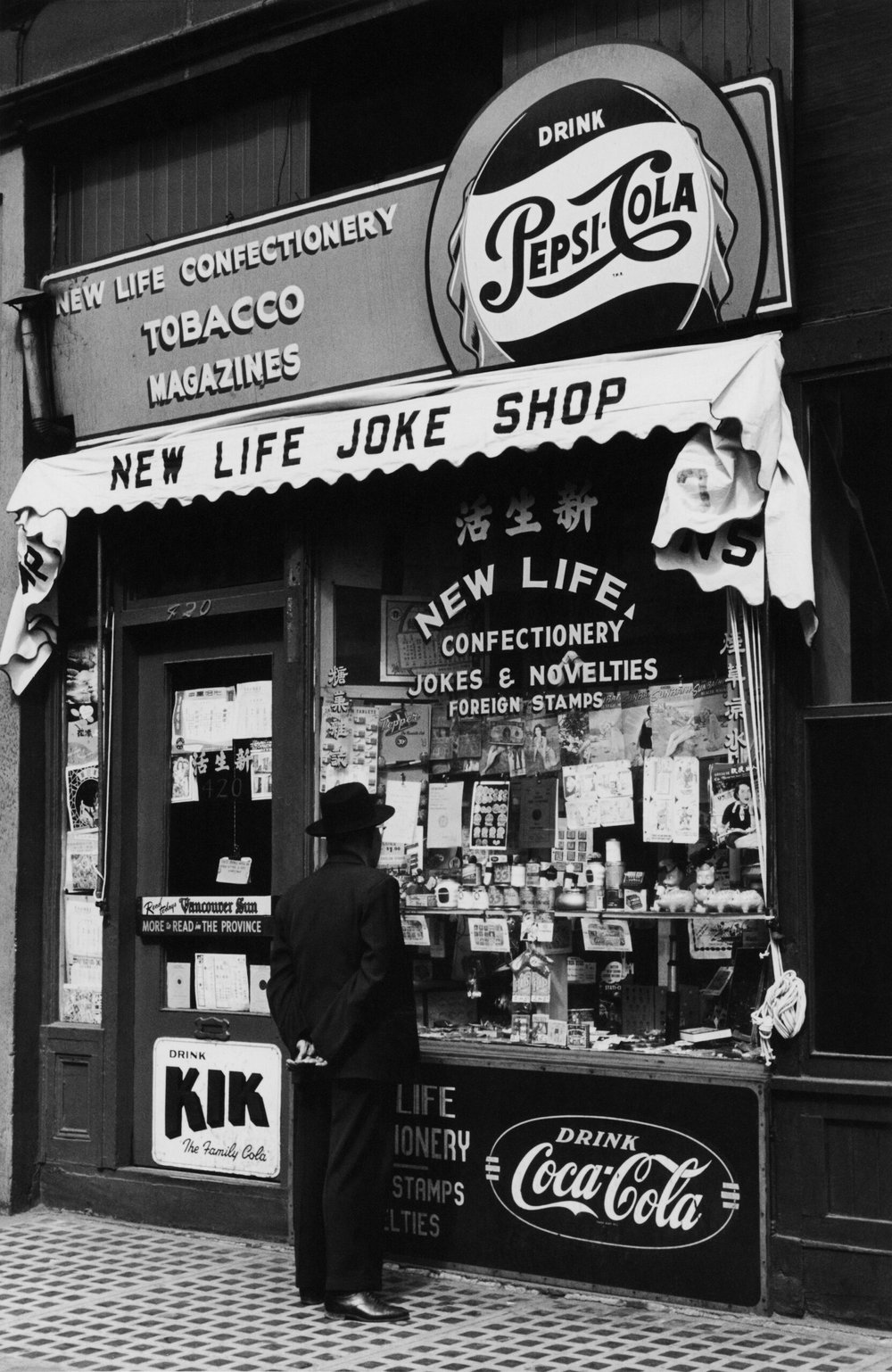 FRED HERZOG New Life Joke Shop 1957