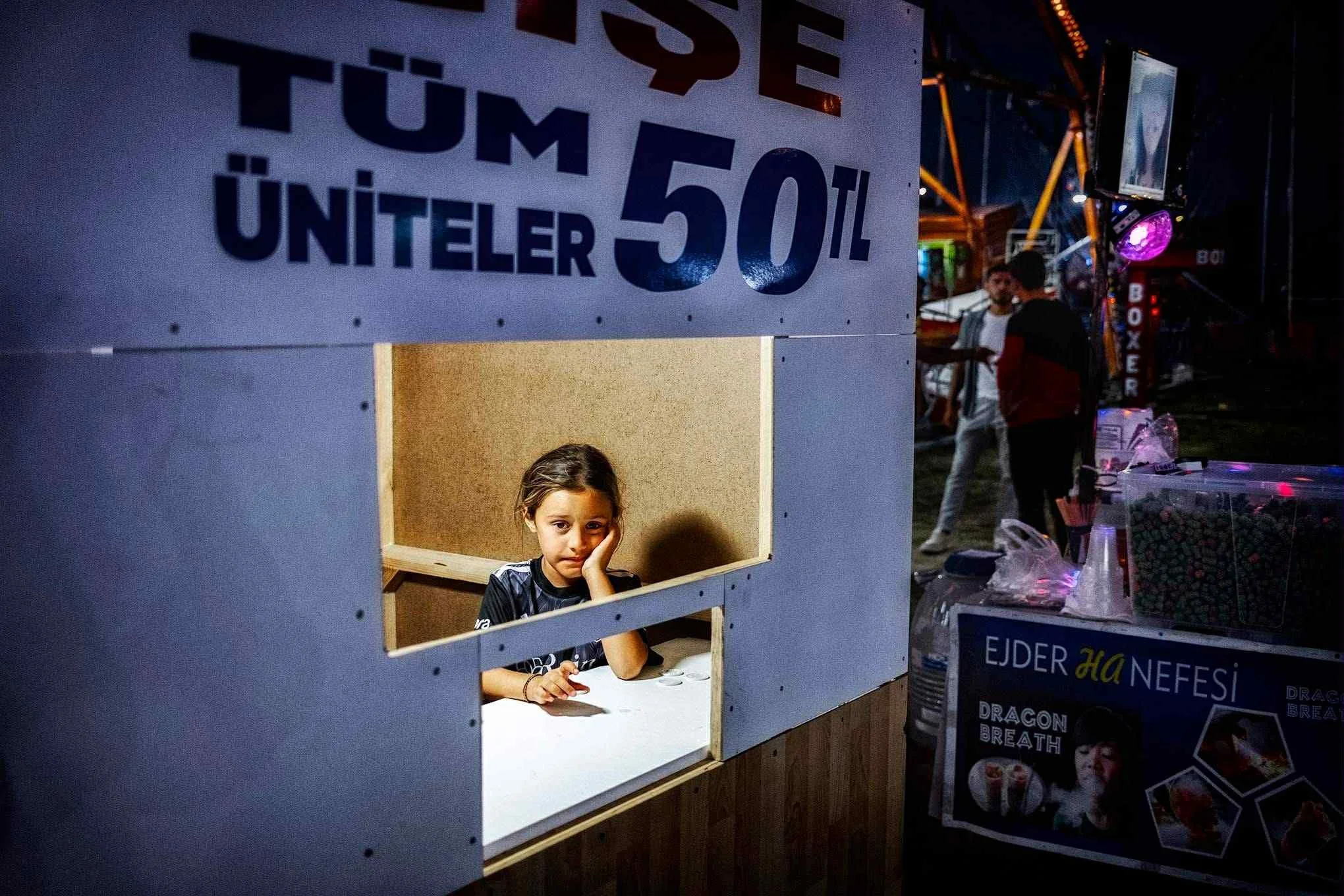 Sultan Koç - This is a strong mood capture, using great light. I think the little girl in this portrait would be having more fun at the fair.