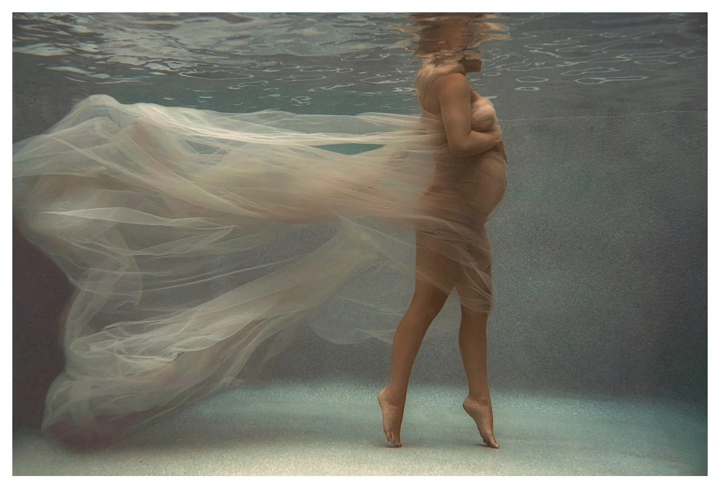 Discover the magic of underwater photography with Kirsty Joy Creative, capturing breathtaking moments beneath the surface. Perfect for couples, empowerment portraits and maternity sessions, these unique shoots celebrate the beauty of connection, grac