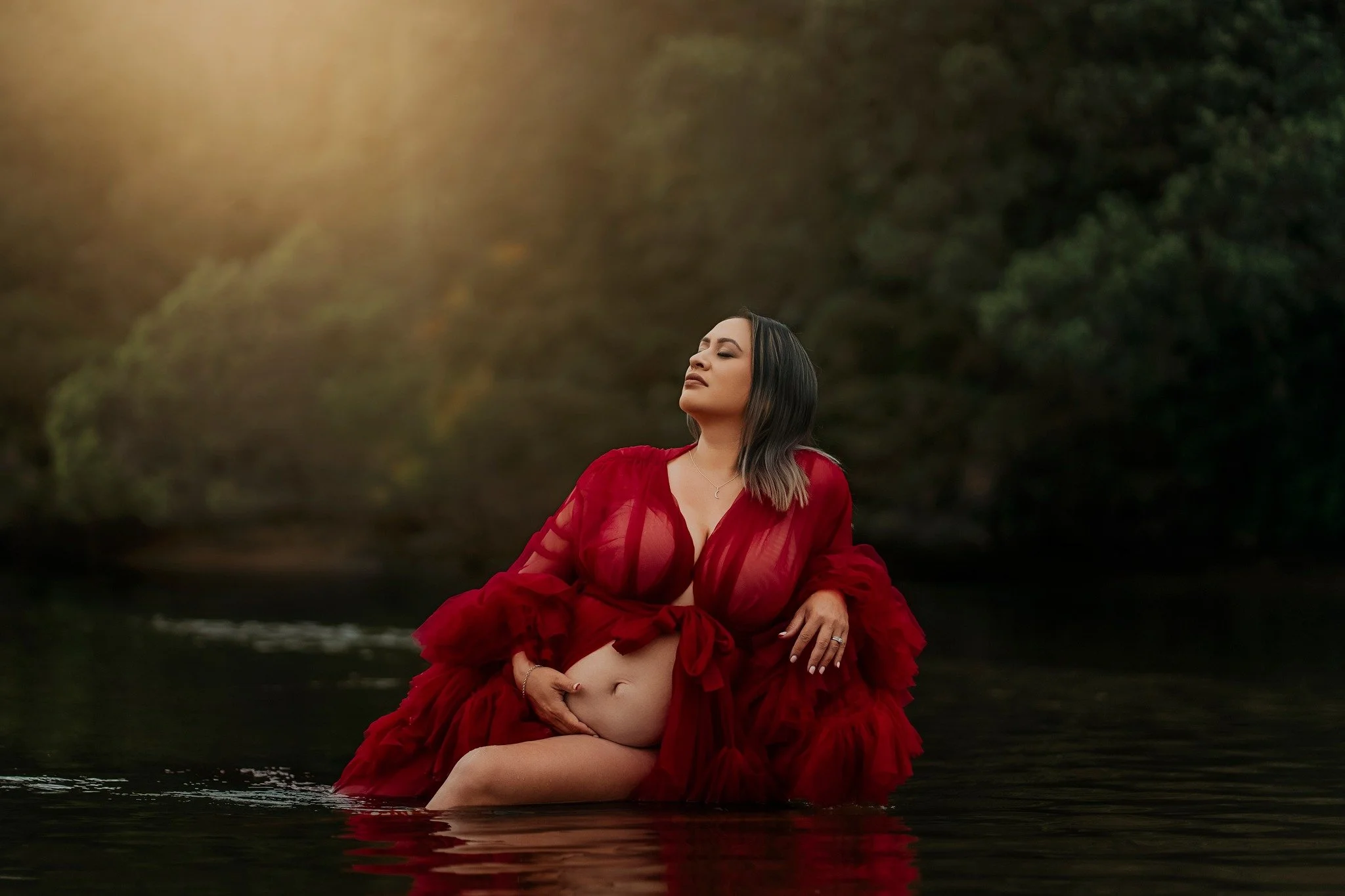 Sunny, absolutely radiated during her maternity session!

It poured right up until about 10 minutes before we started, but the weather decided to play nice, and we were even gifted a touch of sunshine. 
Talk about perfect timing!

Sunny, you are the 