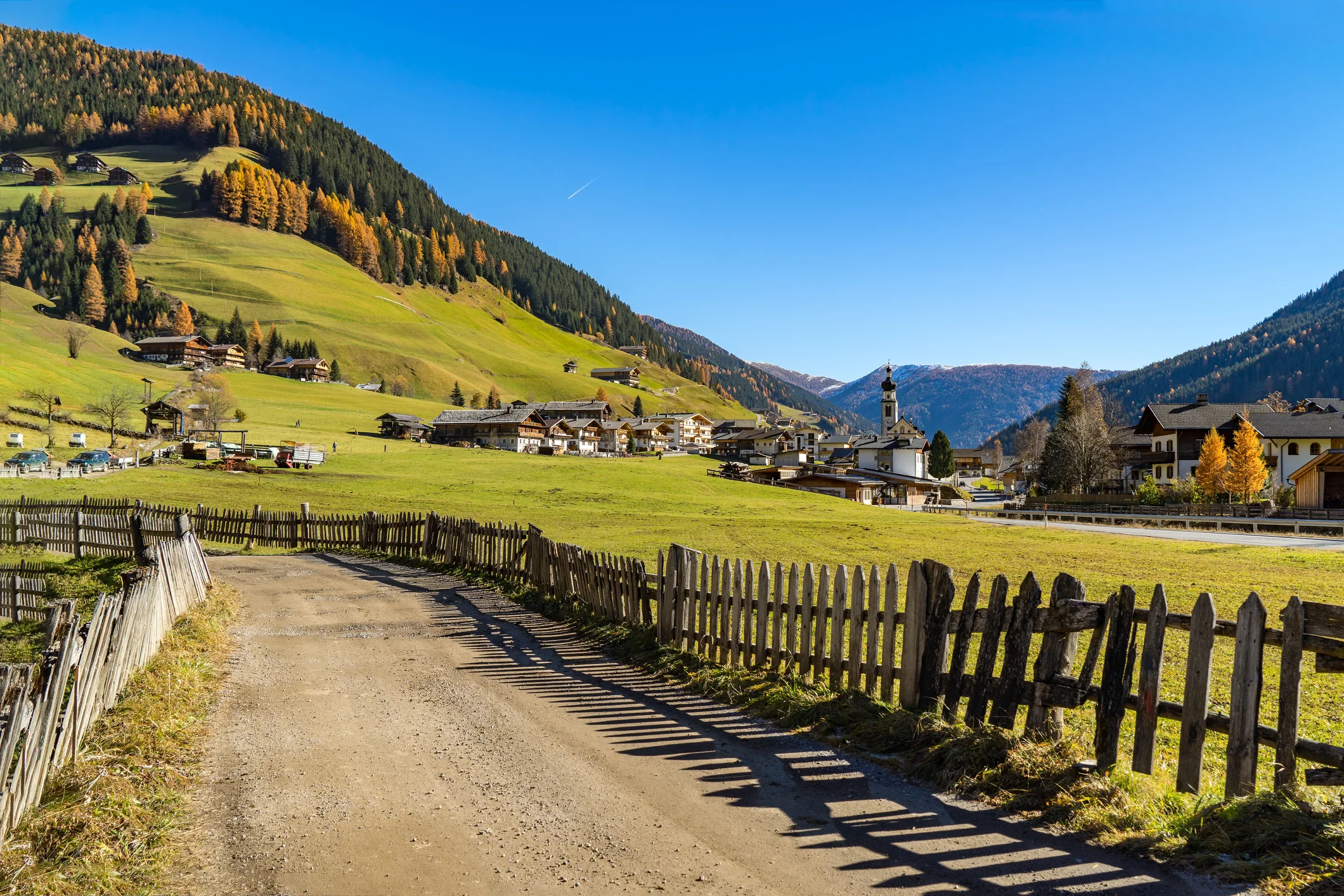 Italy.-Dolomites.-Autumn-landscape-with-bright-colors,-house-and-larch-trees-in-the-sunlight.-692563494_2122x1416.jpeg