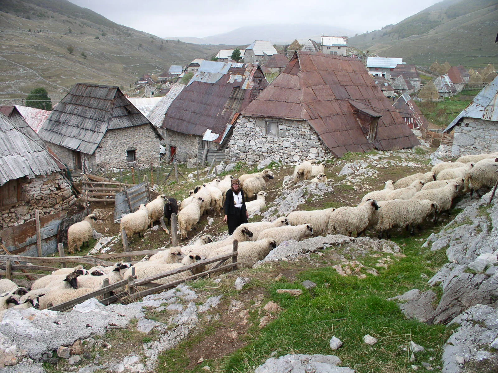 Bjelasnica Lukomir_village.jpg