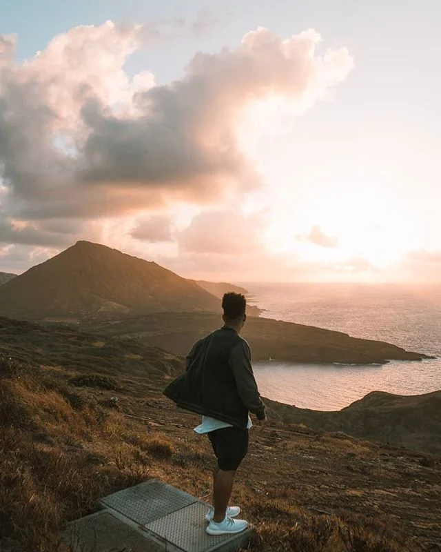 sunrise missions in hawaii⚡
woke up to my alarm blaring at 4am, cruised over to meet up with @kerl_m and @enzo_hamma, and started hiking up to the spot in the dark. as we got closer, the sky started to lighten up, but we couldn't see any color. withi