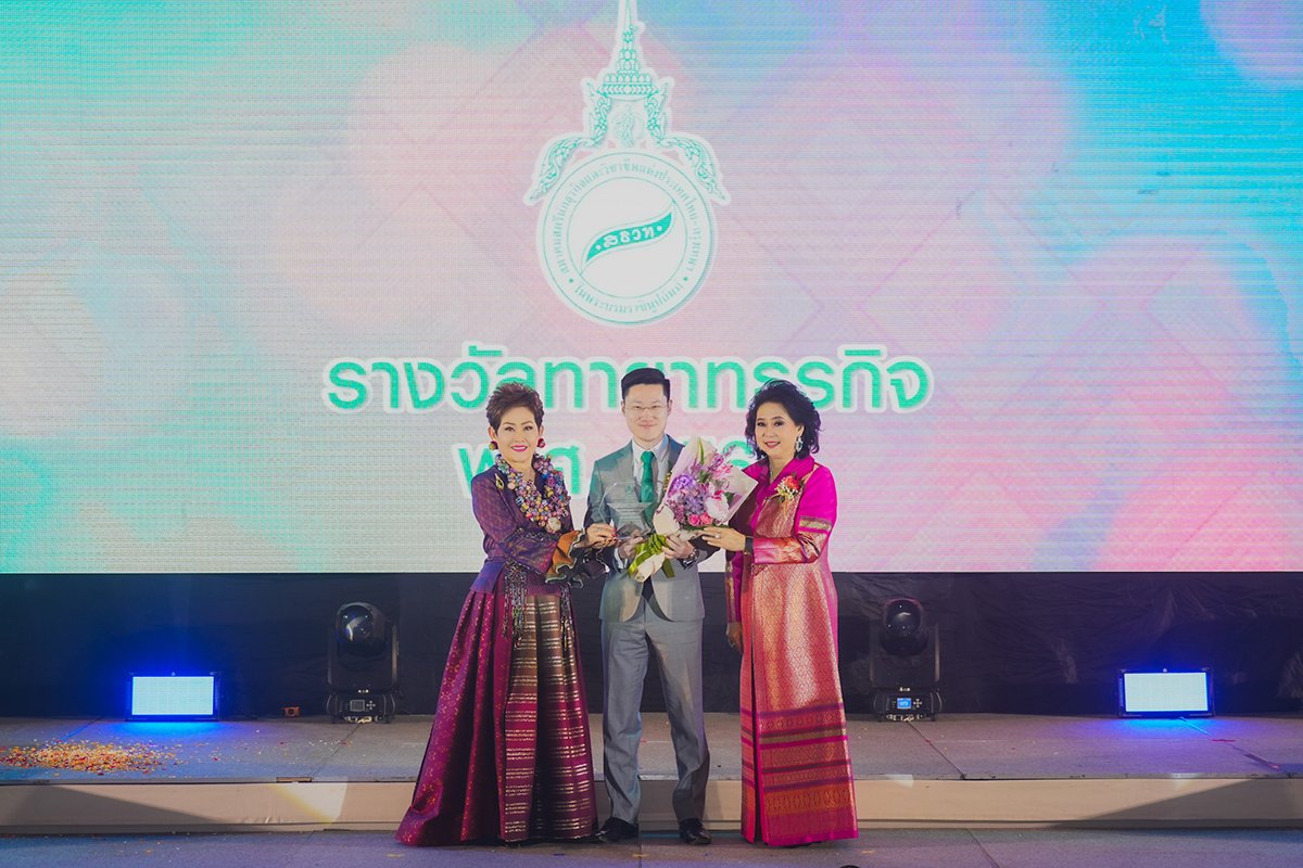 nornnorn Founder and CEO wins BPW Bangkok Family Business Successor of the Year Award 2022.JPG