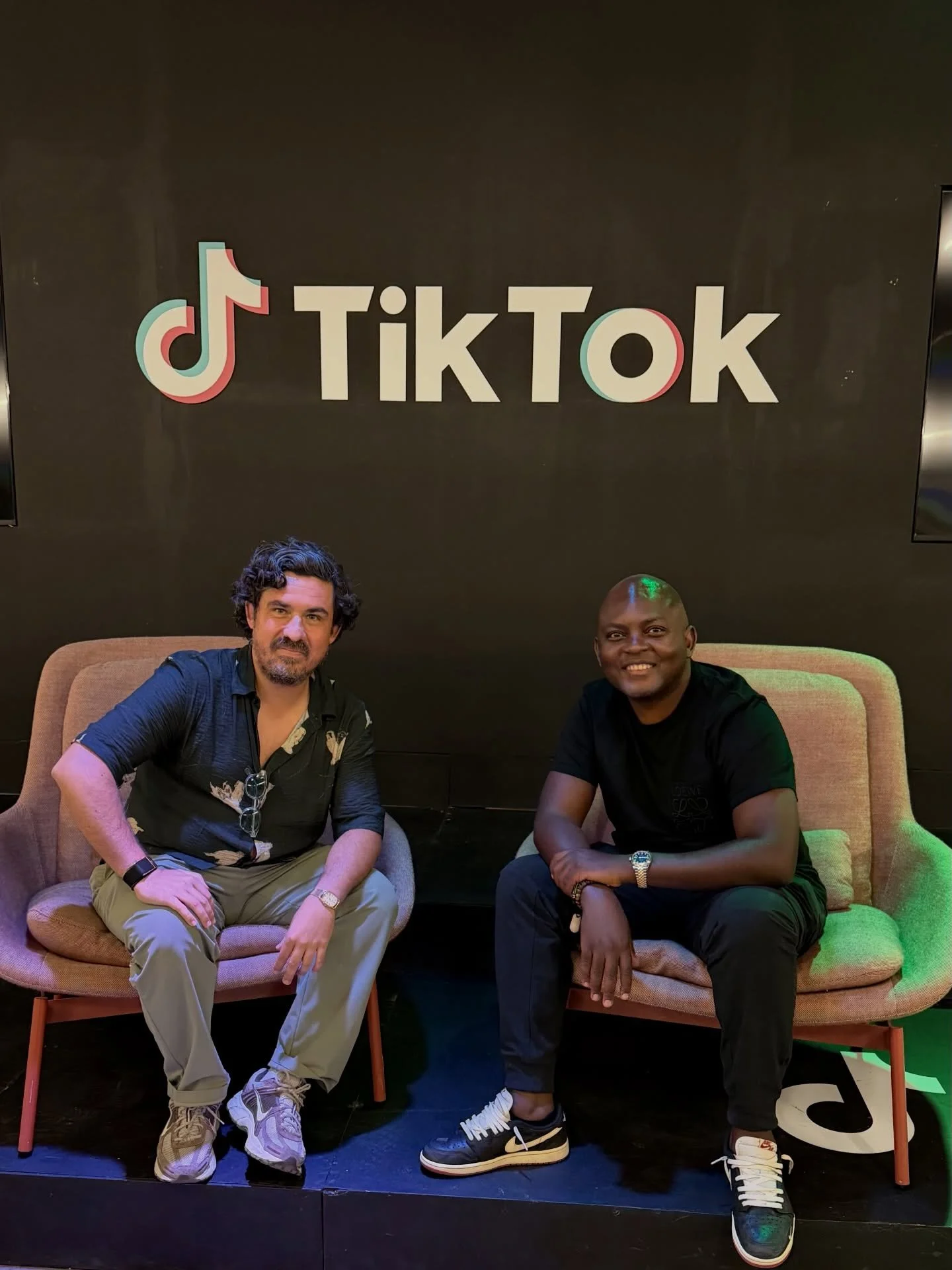 We never stop learning 📝! Big thanks to @alberto.lpz.fdz for the tour of the TikTok offices and sharing some valuable insights on the platform. Looking forward to what we build together next. 🫡