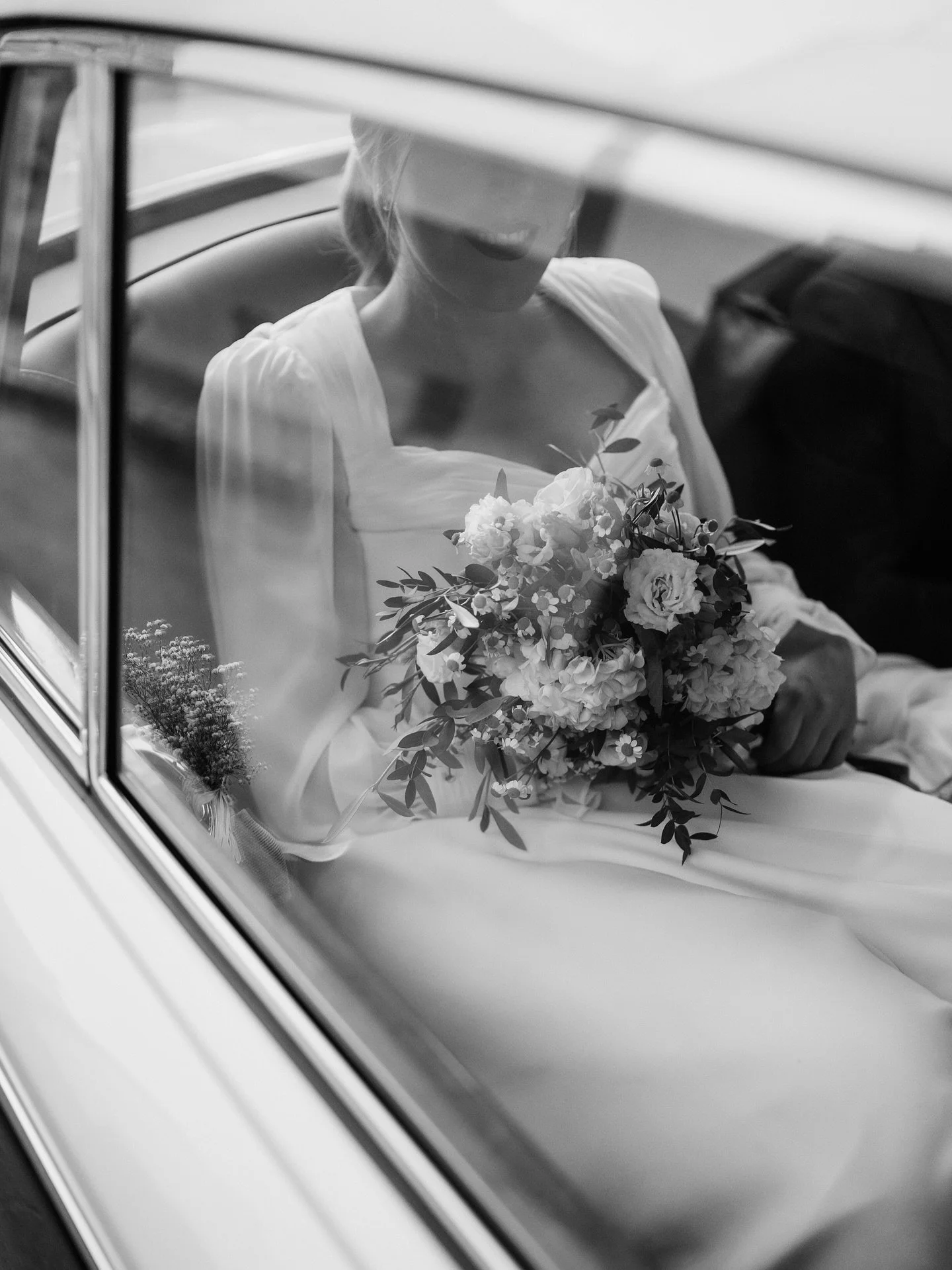 Mar&iacute;a y Juanma - bonitos por dentro y por fuera 😍
&bull;
&bull;
Vestido @cherubinaatelier  @cherubinaofficial 
💄 @miriambalseranovias 
💐 @cartamoflores 
🤵🏻 @dappersworld 
🎥 @labarberiafilmsbodas 
Dj @staffsound 
🎻 @cuverviolin 
&bull;
#