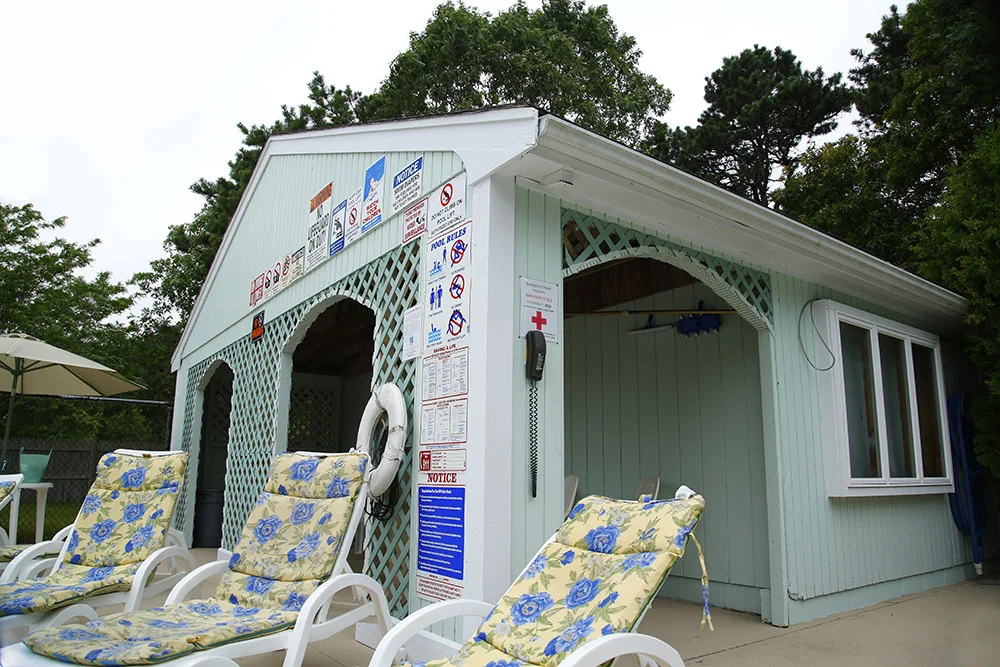 poollounge1.jpg