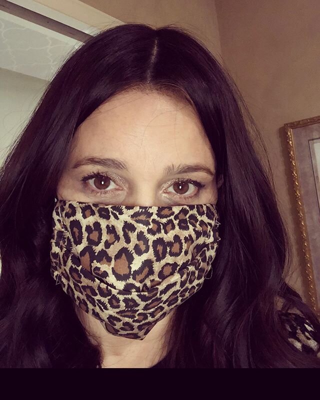 Making masks, many patterns to choose from. Dm or text to purchase. 5$ a piece and all profits go to charity😊 #allgooddeeds2020 #letsfightthistogether #safetyfirst #fashionably @lauradern @allgooddeeds2020