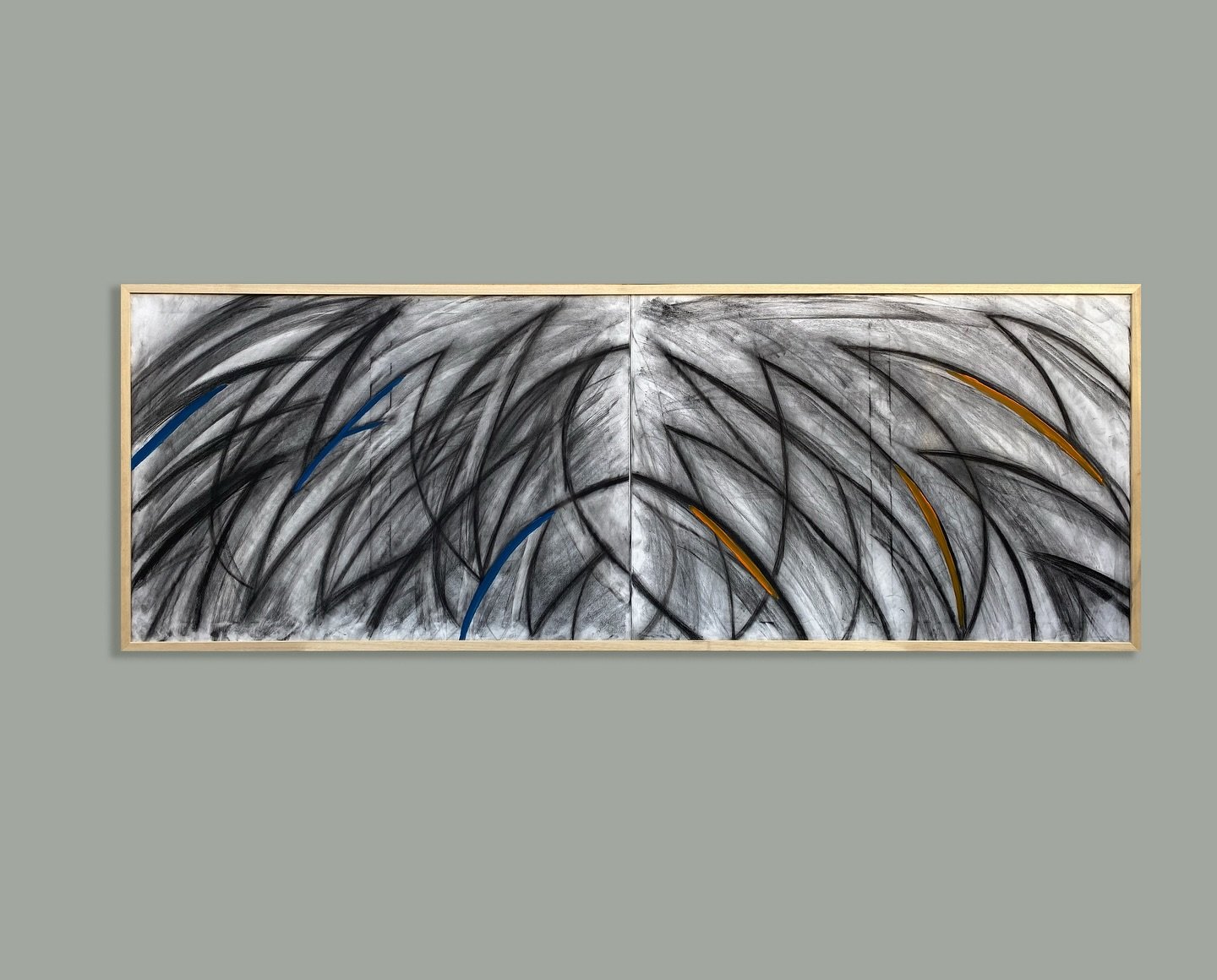 SFUMATURE DI ONDE BLU &amp; ARANCIONE
Charcoal &amp; acrilyc on canvas 200 x 70 x 1 cm

Available with frame
.
.
.
. .
#artwork #originalart #artofinstagram #artistsoninstagram #artgallery #charcoal  #abstractart #contemporary_art #otherartfair #canv