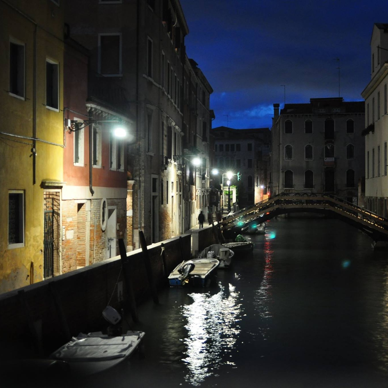 Moody Venice at night. Husby and I spent 3 weeks in Italy on honeymoon, where I ate butter and sage ravioli at least once a day and gained a dress size at least once a week #noregrets