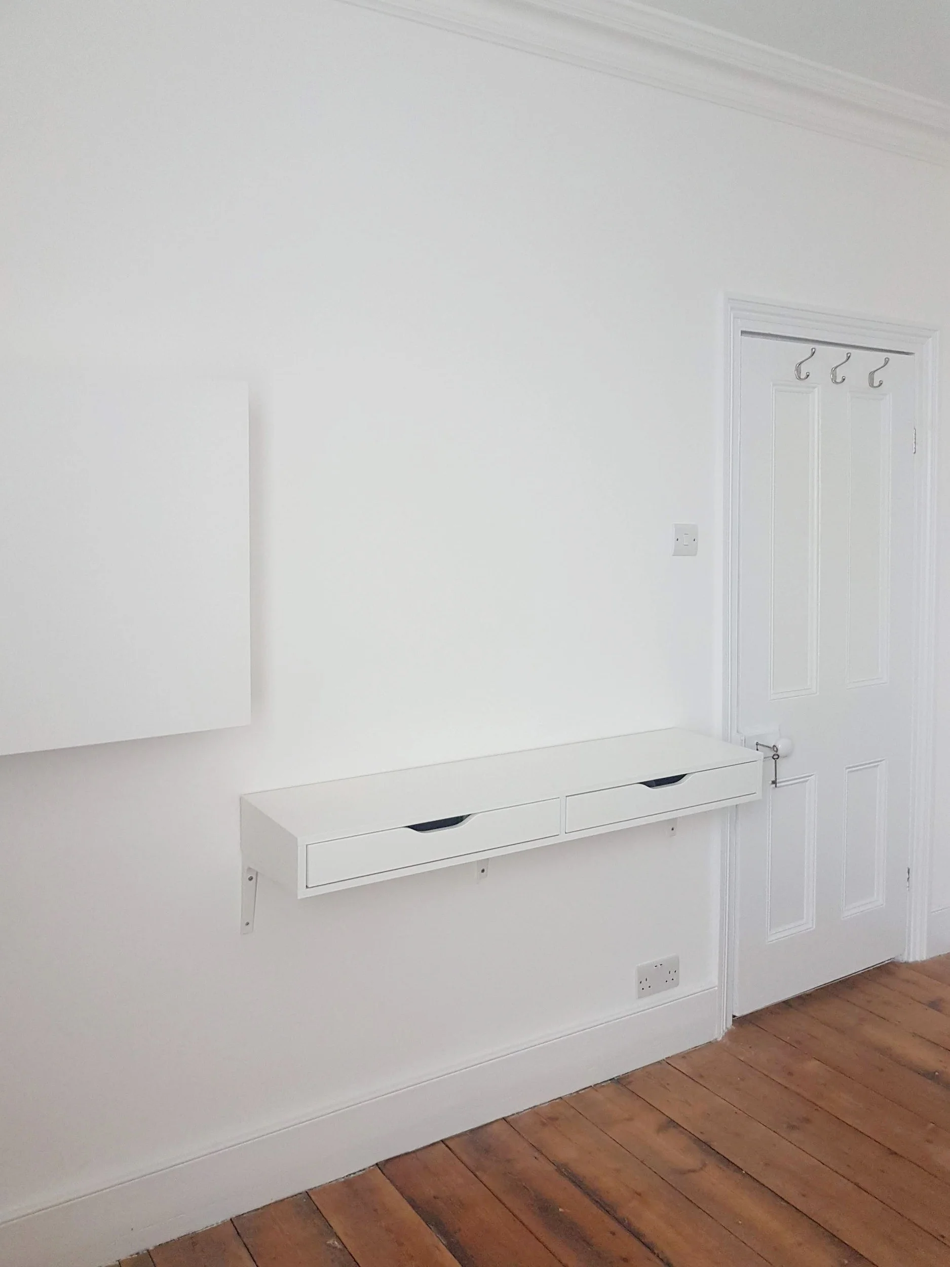 THE WALL SHELF AND BESTA UNITS ARE UP