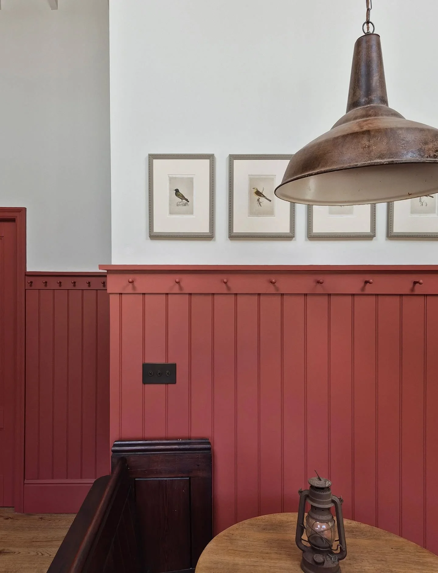 AD | Carriage house details 
The most beautiful patinated brass light switches from @thesoholightingco and the most versatile joinery elements from @skirtingworld 
There was so little remaining of the original fabric of this building that it's prac