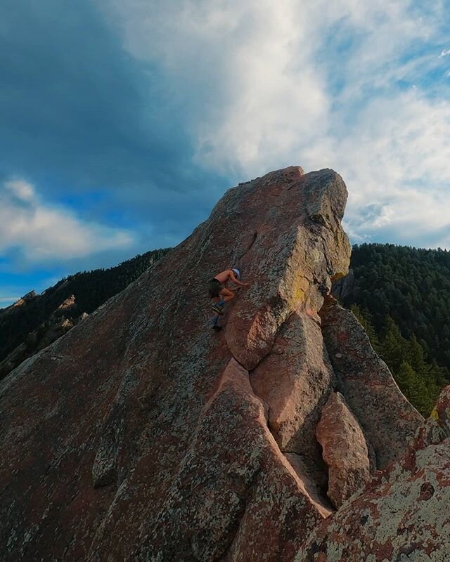 That time of year where the evening light and summer warmth stretches on for hours. Kyle putting the finishing touches on the north ridge of the first flatiron.
.
#adidasterrex #heretocreate #boulder #flatirons