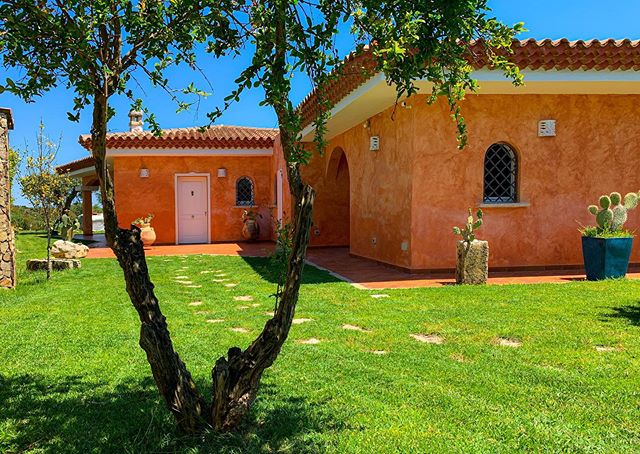 ☀️ It’s summer time! And Sardinia looks better than ever! 💫
Looking for the perfect place to stay? 👉 villacostasmeralda.com •
#sardinia #sardinia_exp #visitsardinia #traveltips #travelphotography #sardiniaexperience #sardiniapics #sardiniaphotos #sardinianworld #sardegnagram #sardegna_amata #sardiniabeach #italianplaces #costasmeralda #costasmeraldahotels #costasmeraldaeventi #tourism #luxury #luxuryrealestate #luxurylifestyle #villas #travelblogger #igersardegna #unionesarda #lanuovasardegna #portocervo #lamaddalena