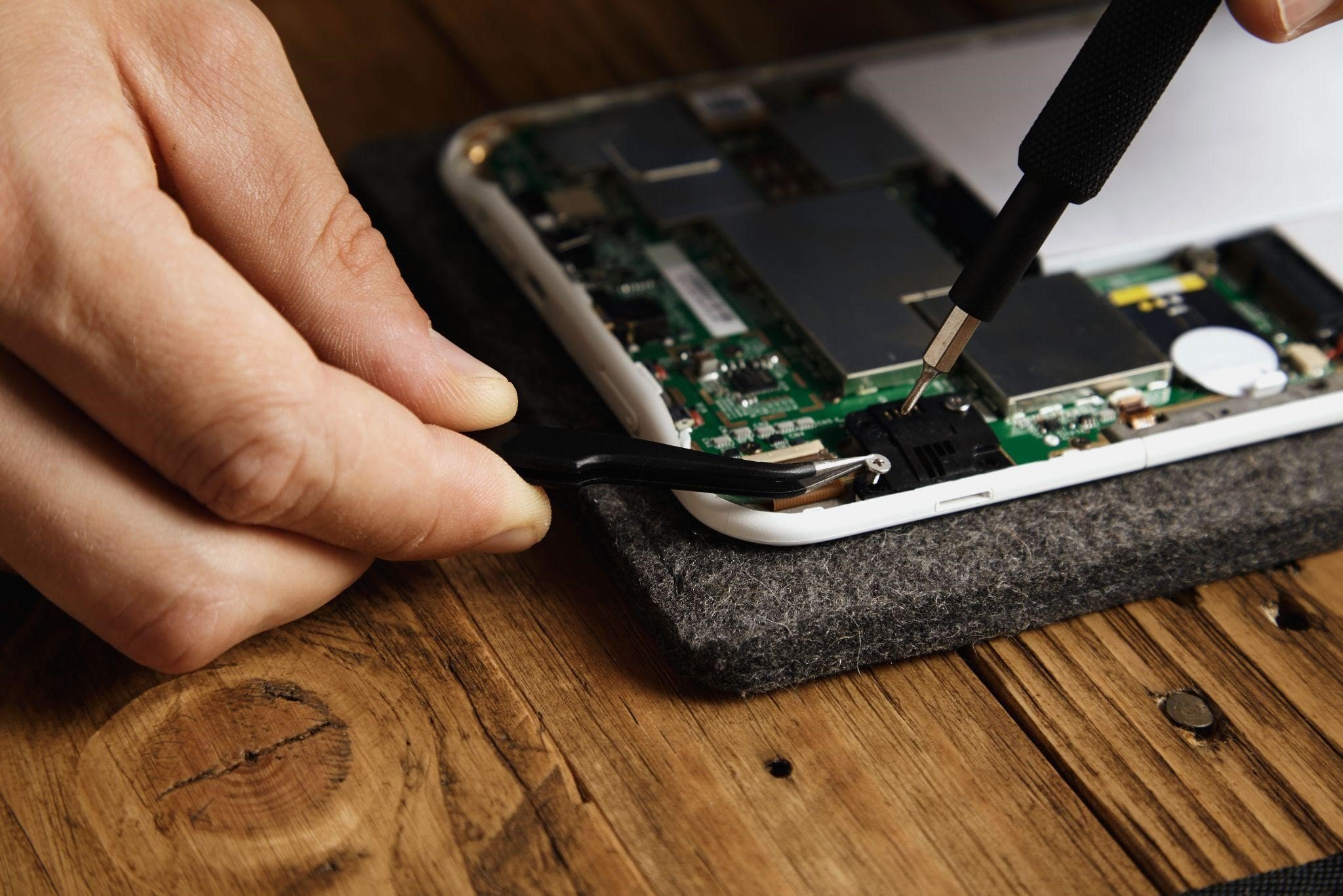 Is Your Android Acting Up? Here's When It's Time for a Professional Repair