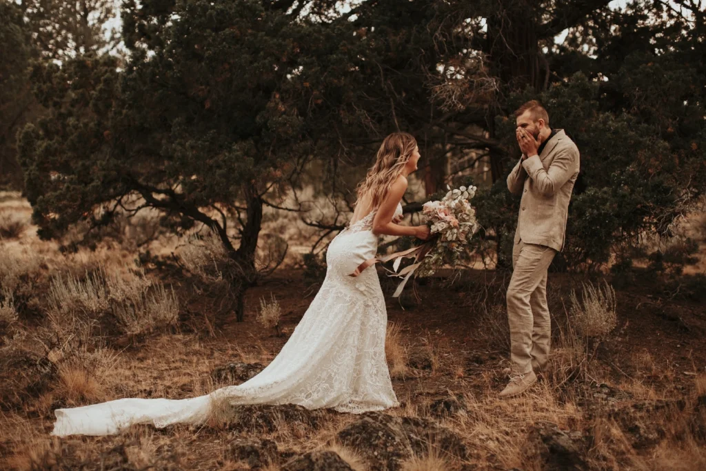 bend_oregon_boho_elopement_03.jpg