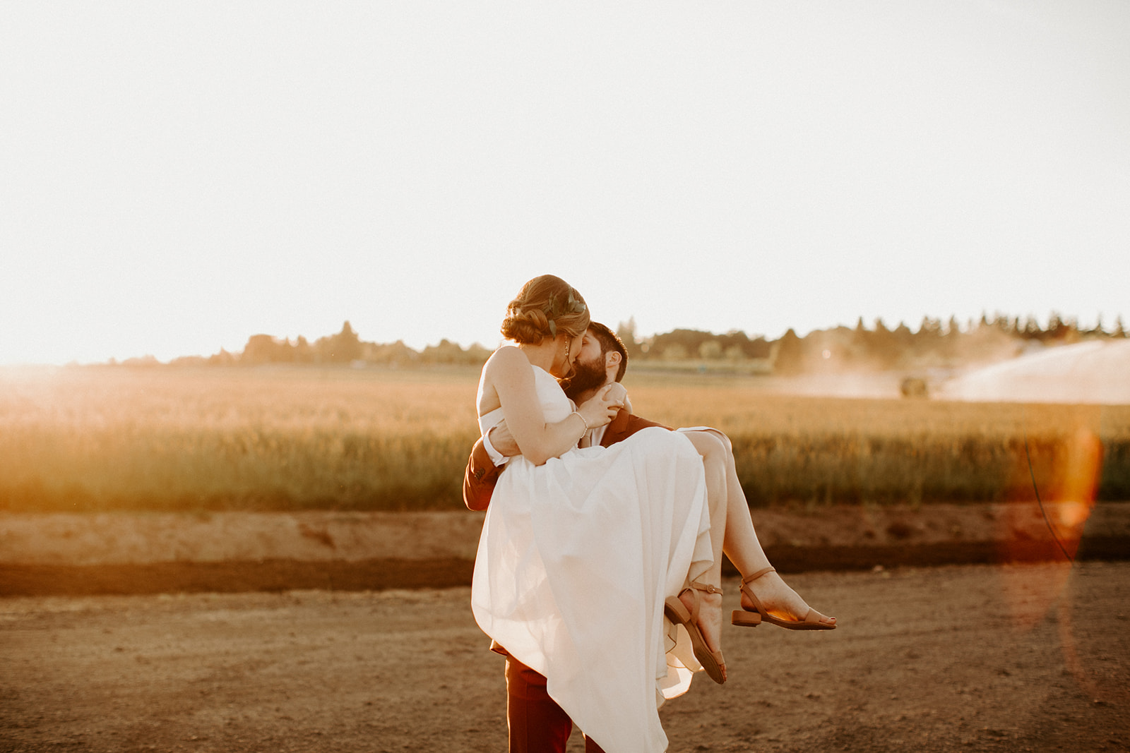 ButlerBarnPortlandOregonWeddingSarahandStephenDawnCharlesPhotographer-952.jpg