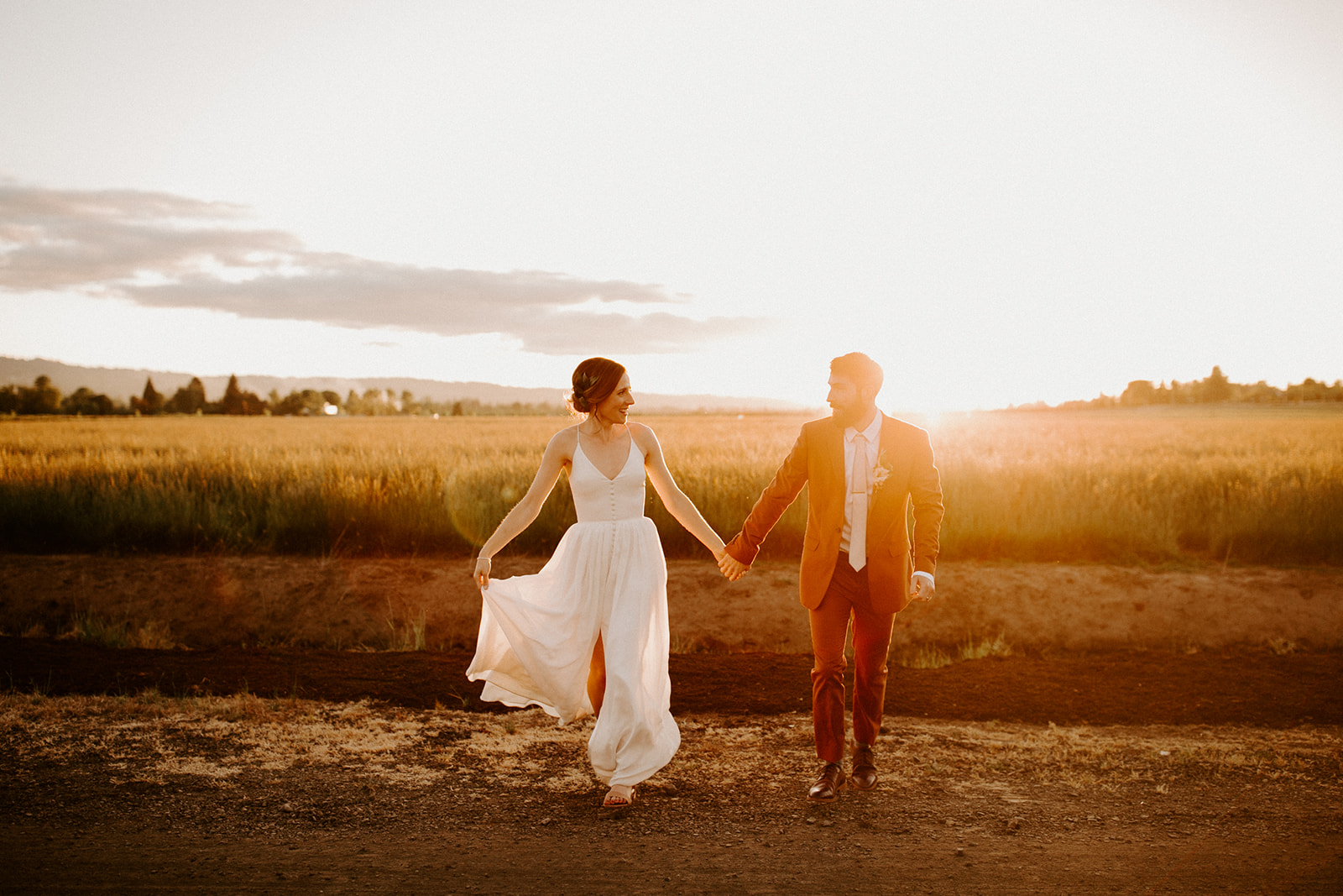 ButlerBarnPortlandOregonWeddingSarahandStephenDawnCharlesPhotographer-963.jpg