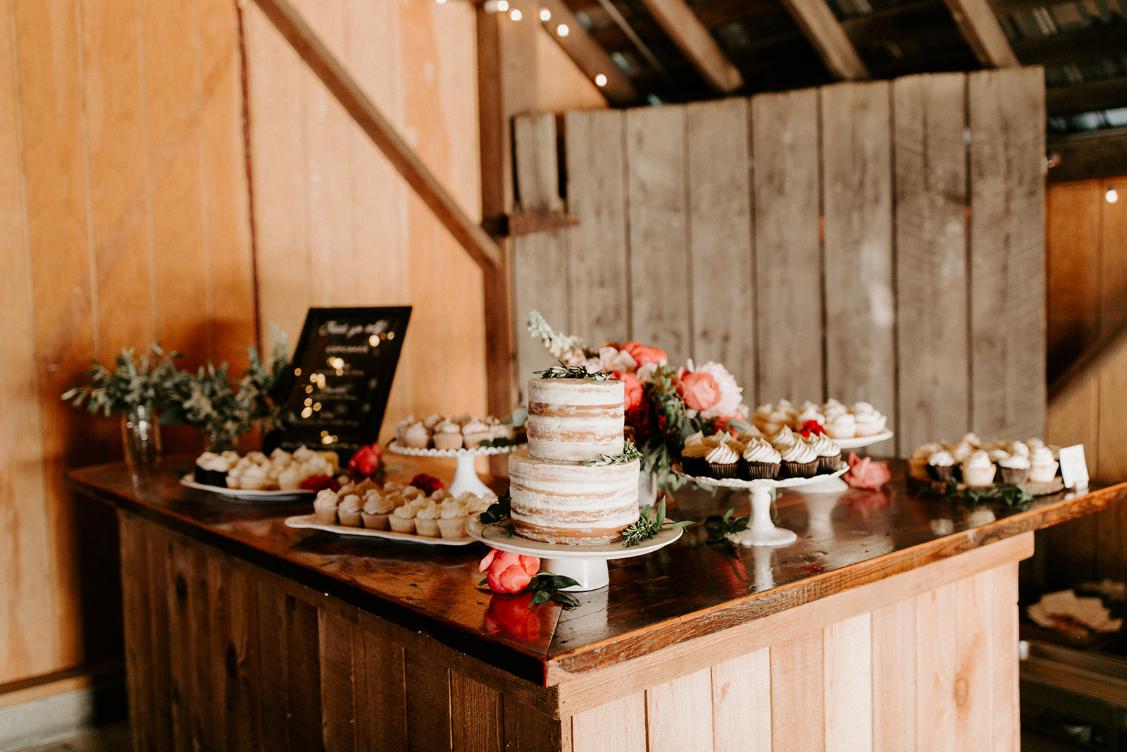 ButlerBarnPortlandOregonWeddingSarahandStephenDawnCharlesPhotographer-858.jpg