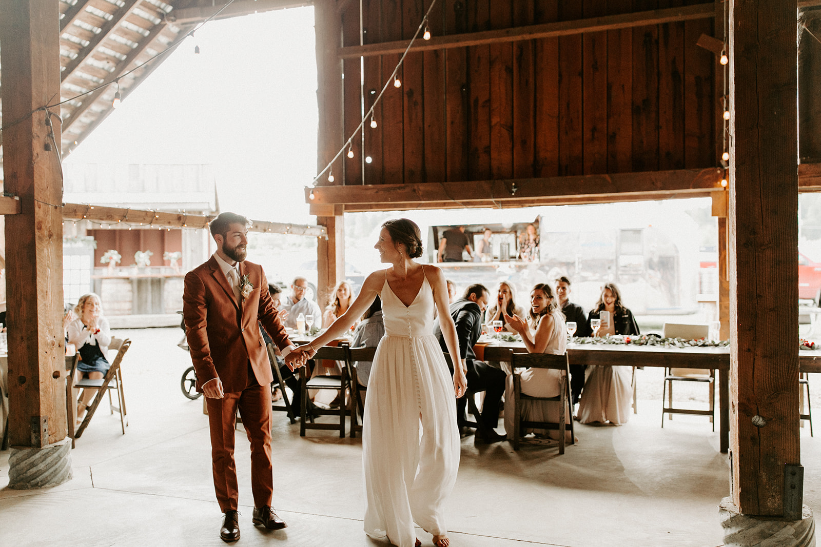 ButlerBarnPortlandOregonWeddingSarahandStephenDawnCharlesPhotographer-836.jpg