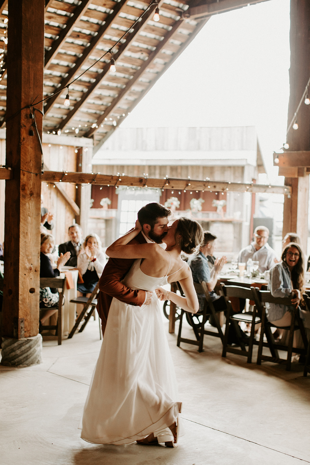 ButlerBarnPortlandOregonWeddingSarahandStephenDawnCharlesPhotographer-837.jpg