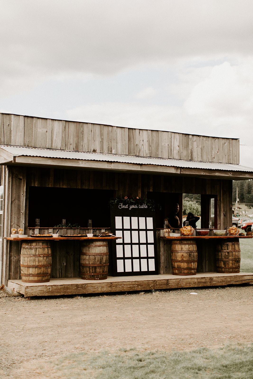 ButlerBarnPortlandOregonWeddingSarahandStephenDawnCharlesPhotographer-797.jpg