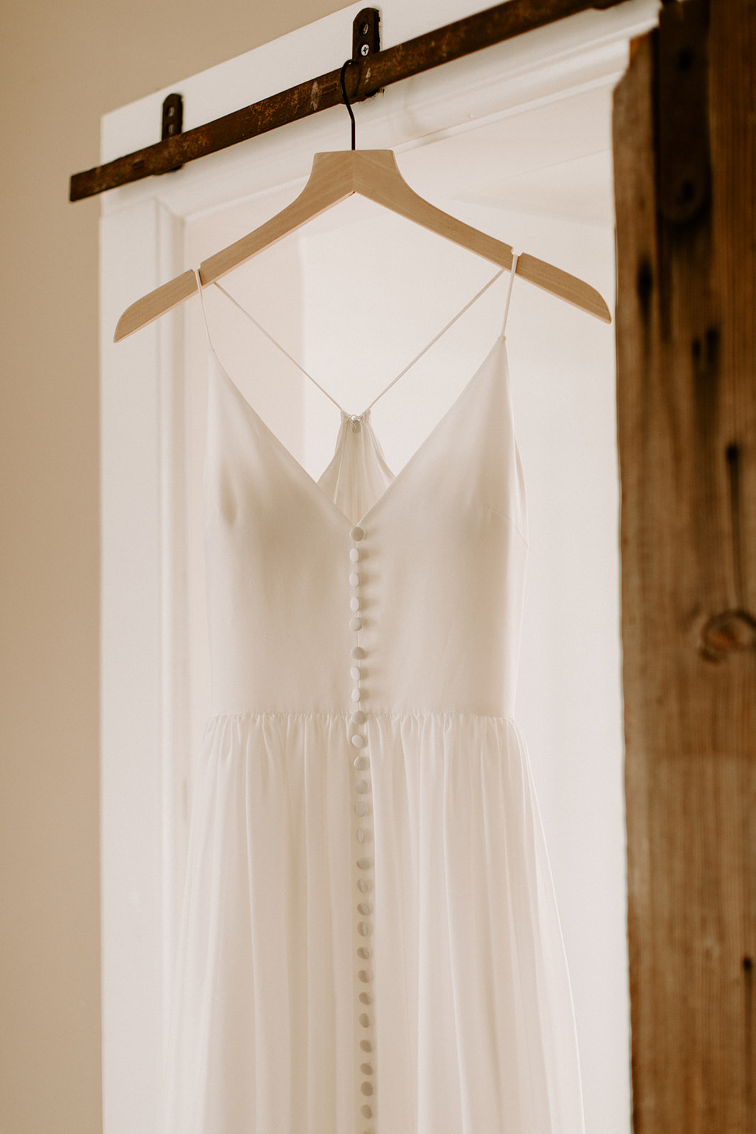ButlerBarnPortlandOregonWeddingSarahandStephenDawnCharlesPhotographer-2.jpg