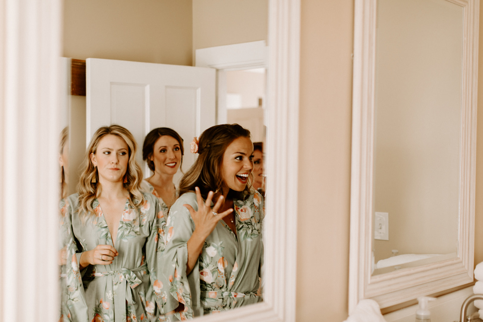 ButlerBarnPortlandOregonWeddingSarahandStephenDawnCharlesPhotographer-9.jpg